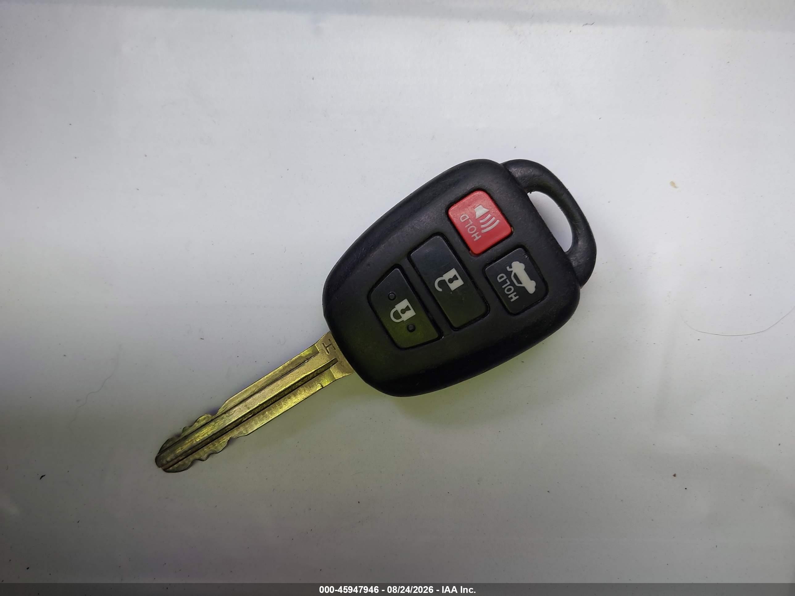 2015 Toyota Corolla Le Silver vin: 5YFBURHE7FP230246