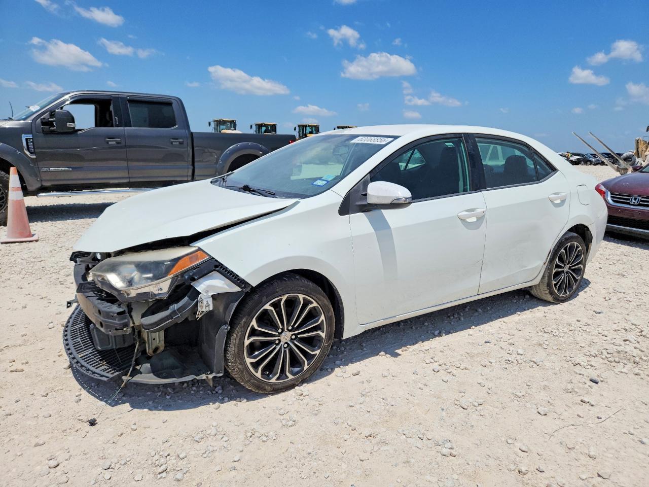 2015 Toyota Corolla S Plus White vin: 5YFBURHE7FP232109