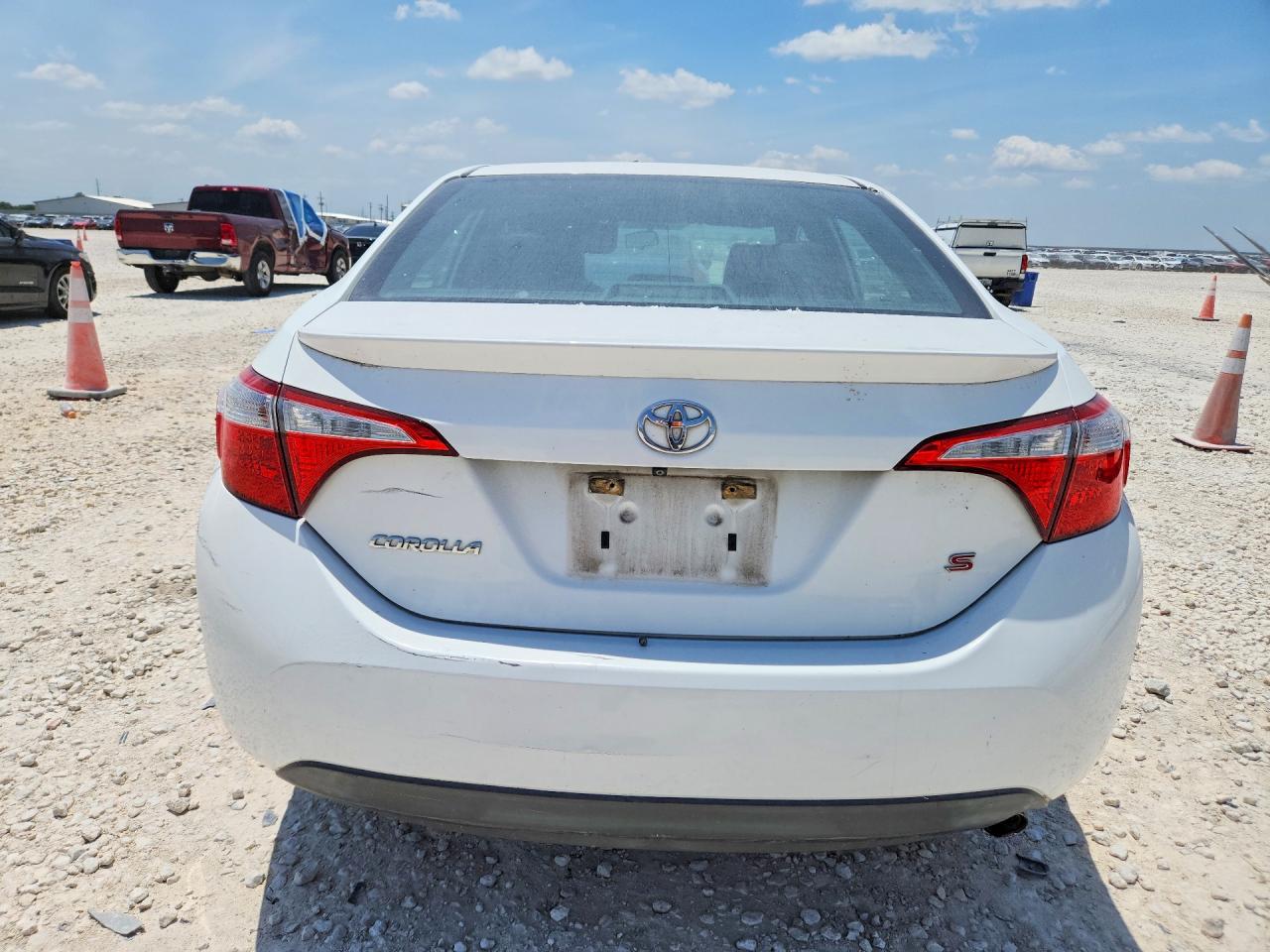 2015 Toyota Corolla S Plus White vin: 5YFBURHE7FP232109