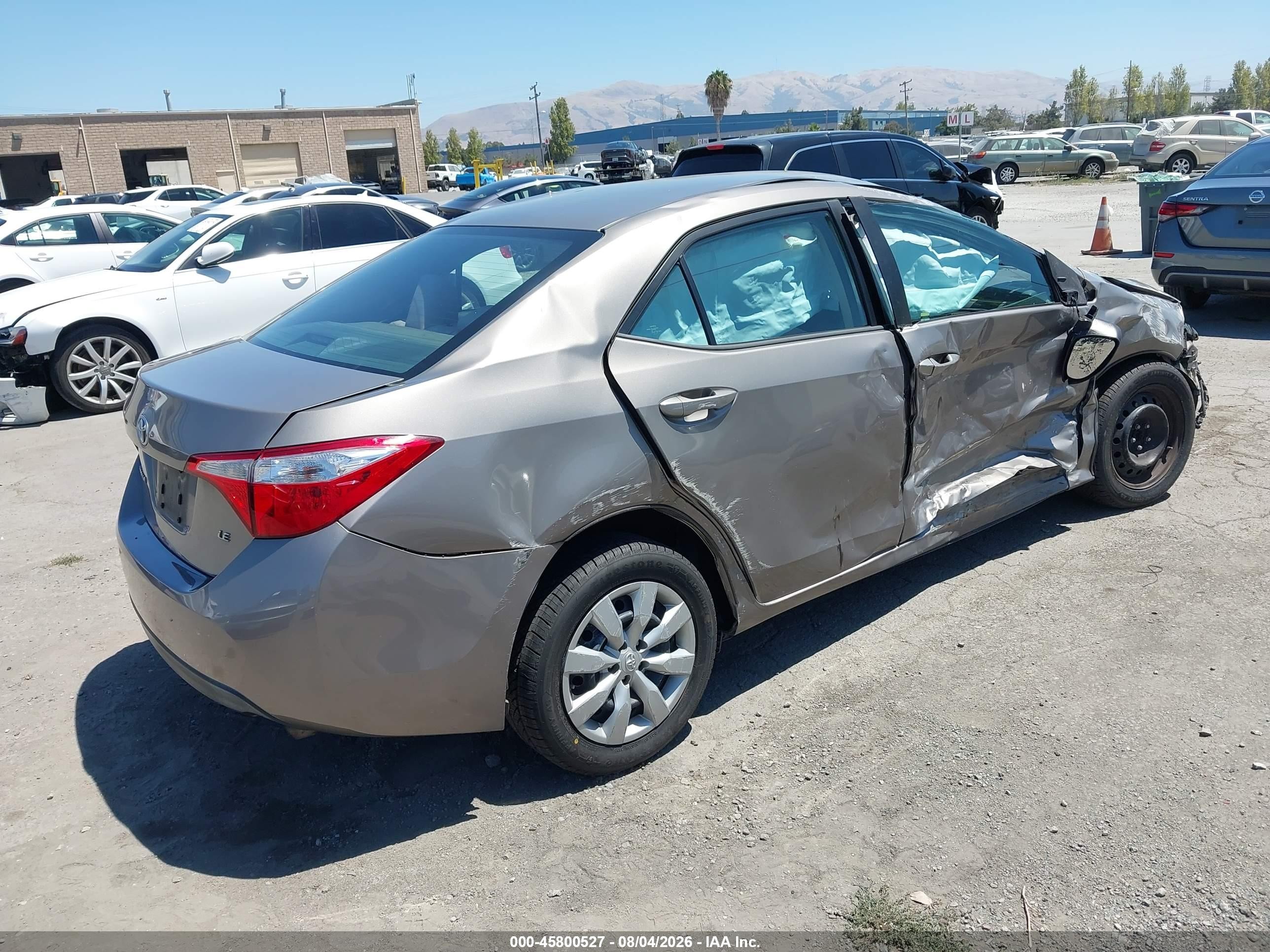 2015 Toyota Corolla Le Brown vin: 5YFBURHE7FP242834