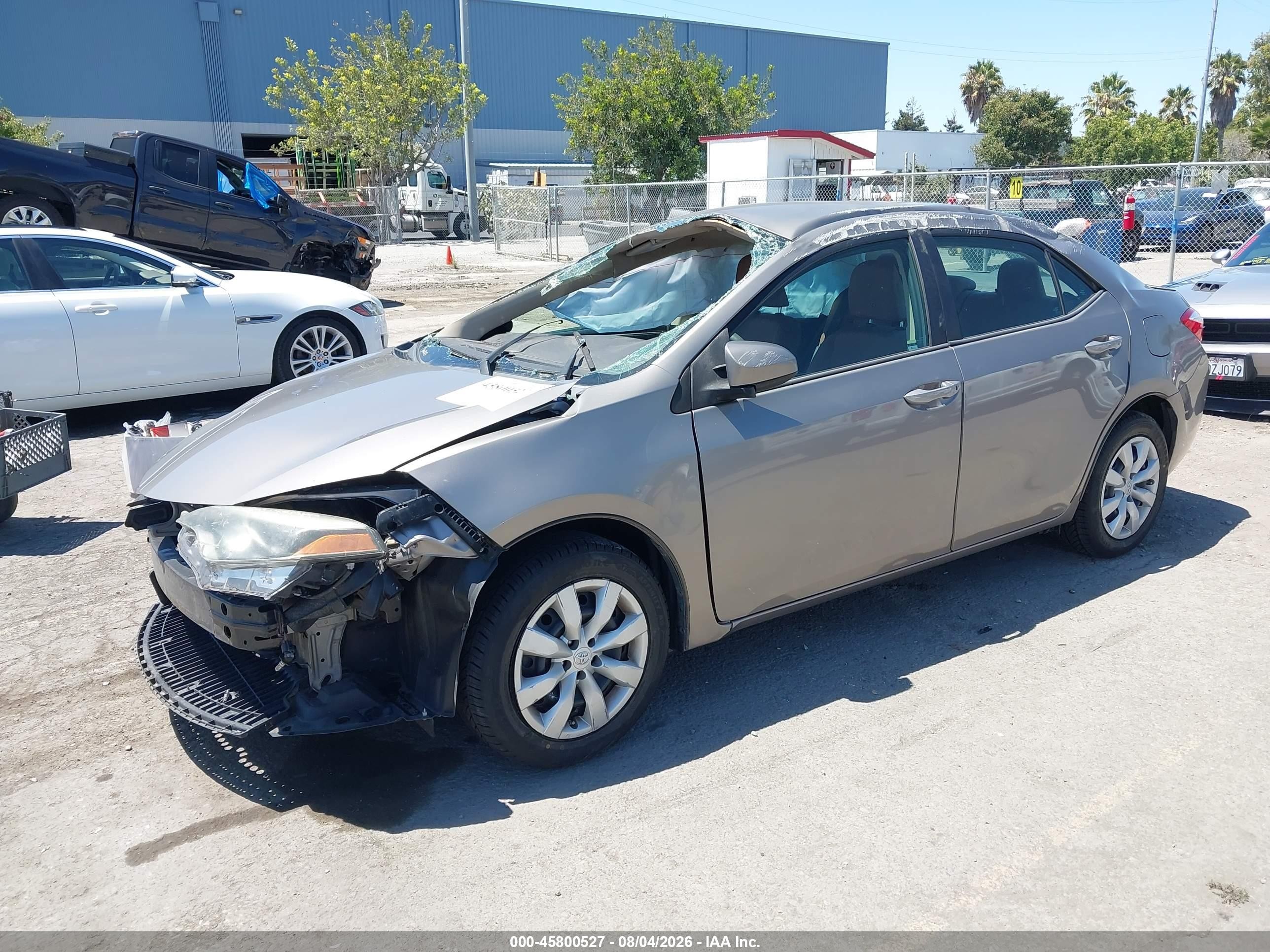 2015 Toyota Corolla Le Brown vin: 5YFBURHE7FP242834