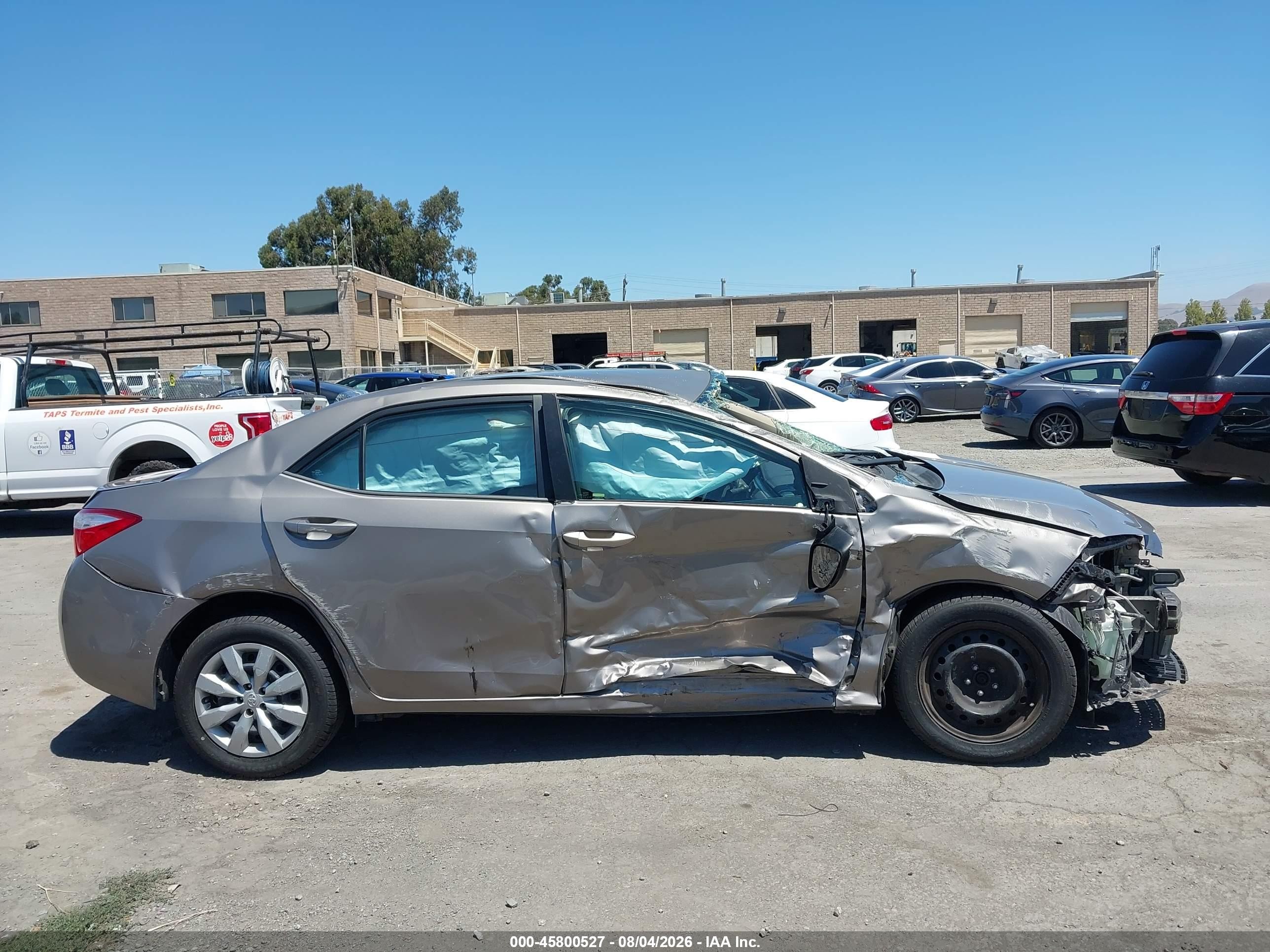2015 Toyota Corolla Le Brown vin: 5YFBURHE7FP242834