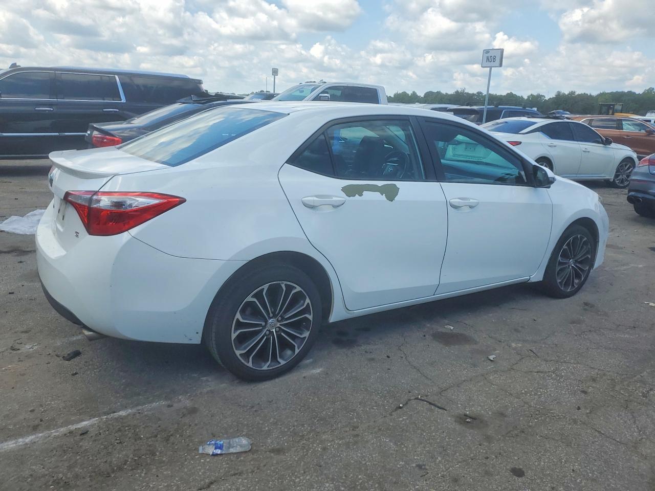 2015 Toyota Corolla S Plus White vin: 5YFBURHE7FP255115