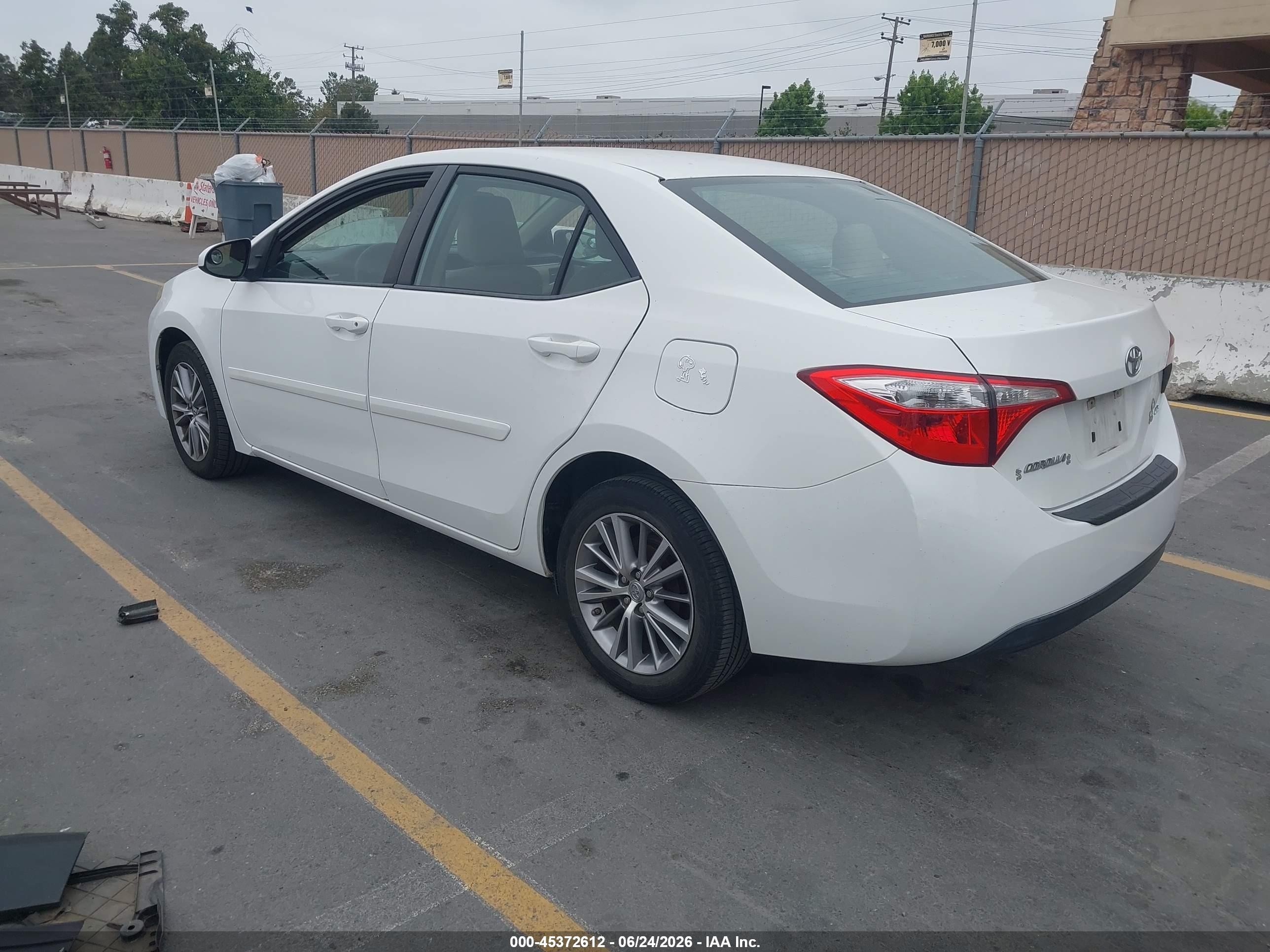 2015 Toyota Corolla Le Plus White vin: 5YFBURHE7FP257785
