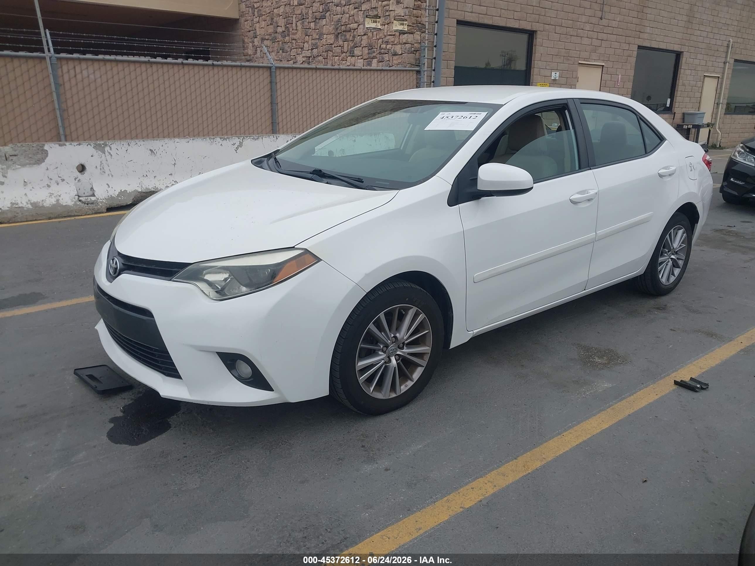 2015 Toyota Corolla Le Plus White vin: 5YFBURHE7FP257785