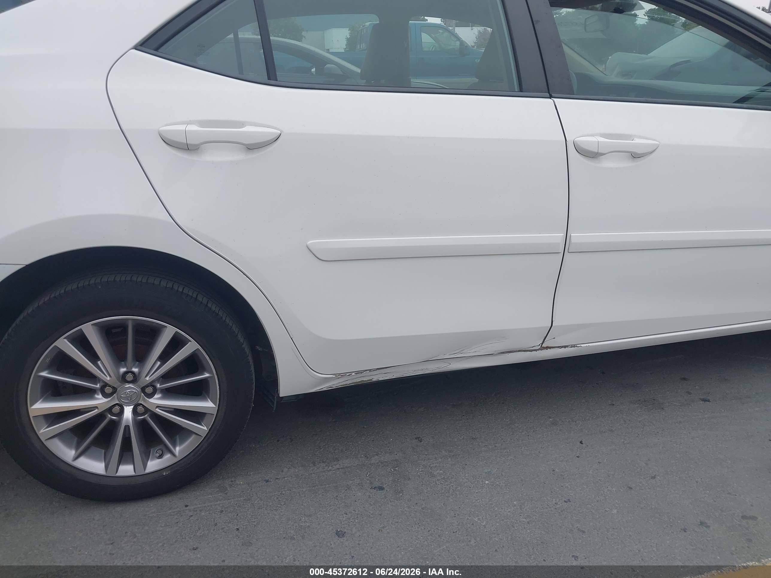2015 Toyota Corolla Le Plus White vin: 5YFBURHE7FP257785
