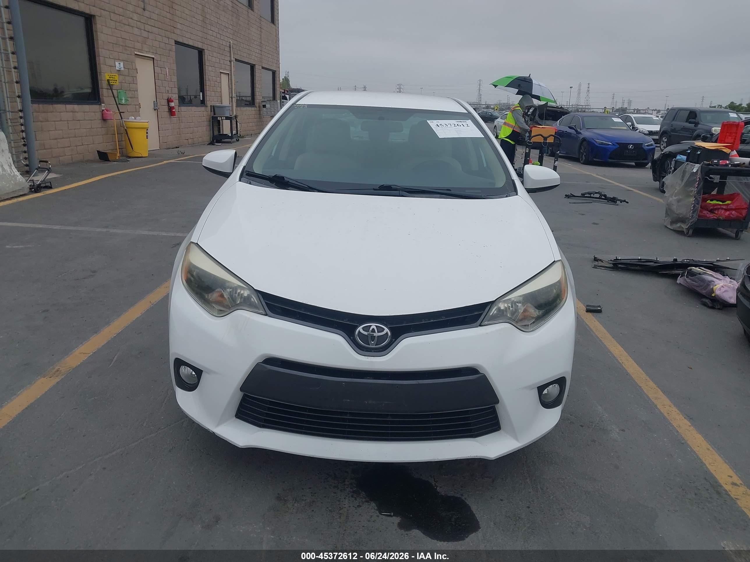 2015 Toyota Corolla Le Plus White vin: 5YFBURHE7FP257785