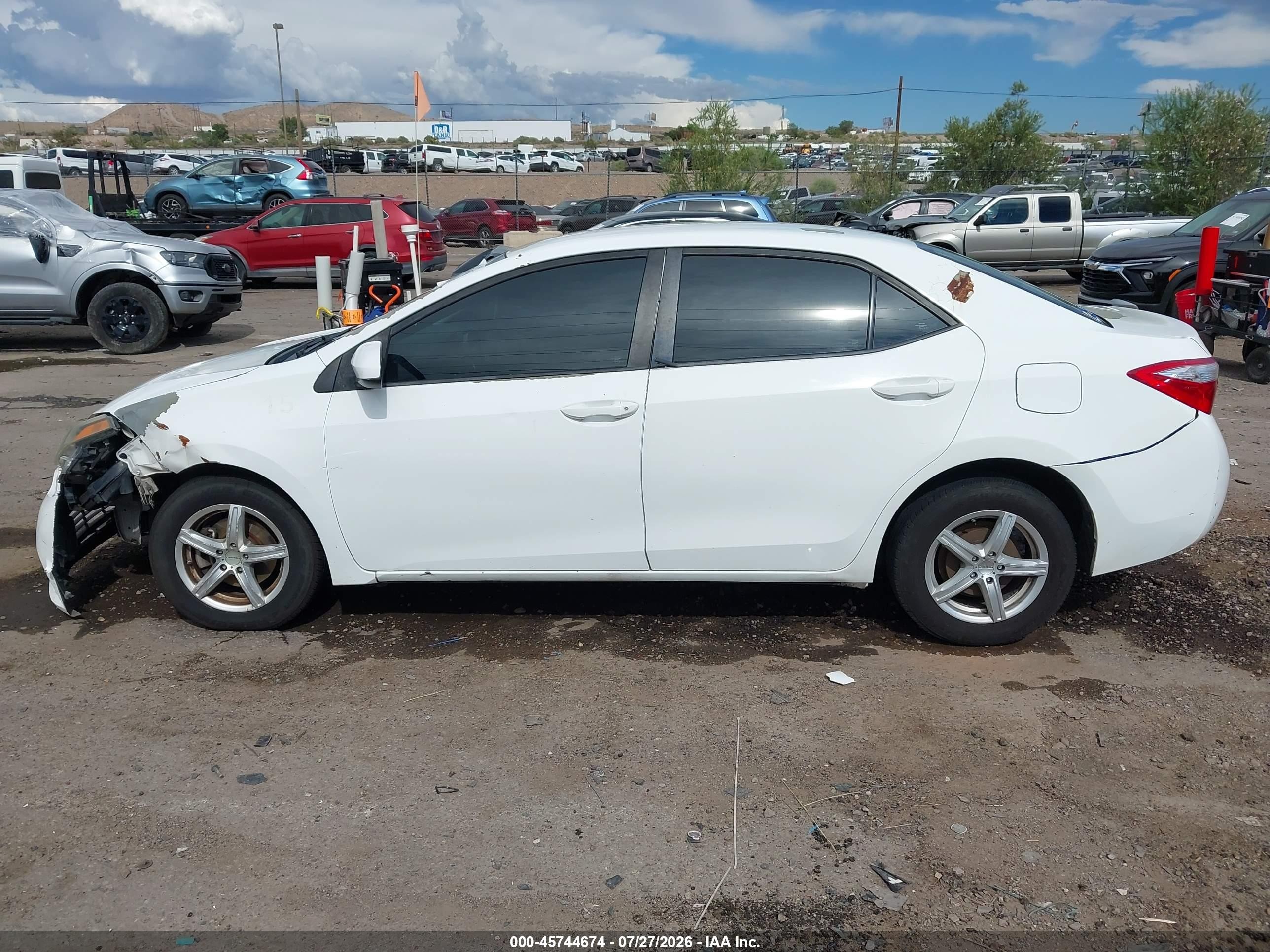 2015 Toyota Corolla L White vin: 5YFBURHE7FP263151