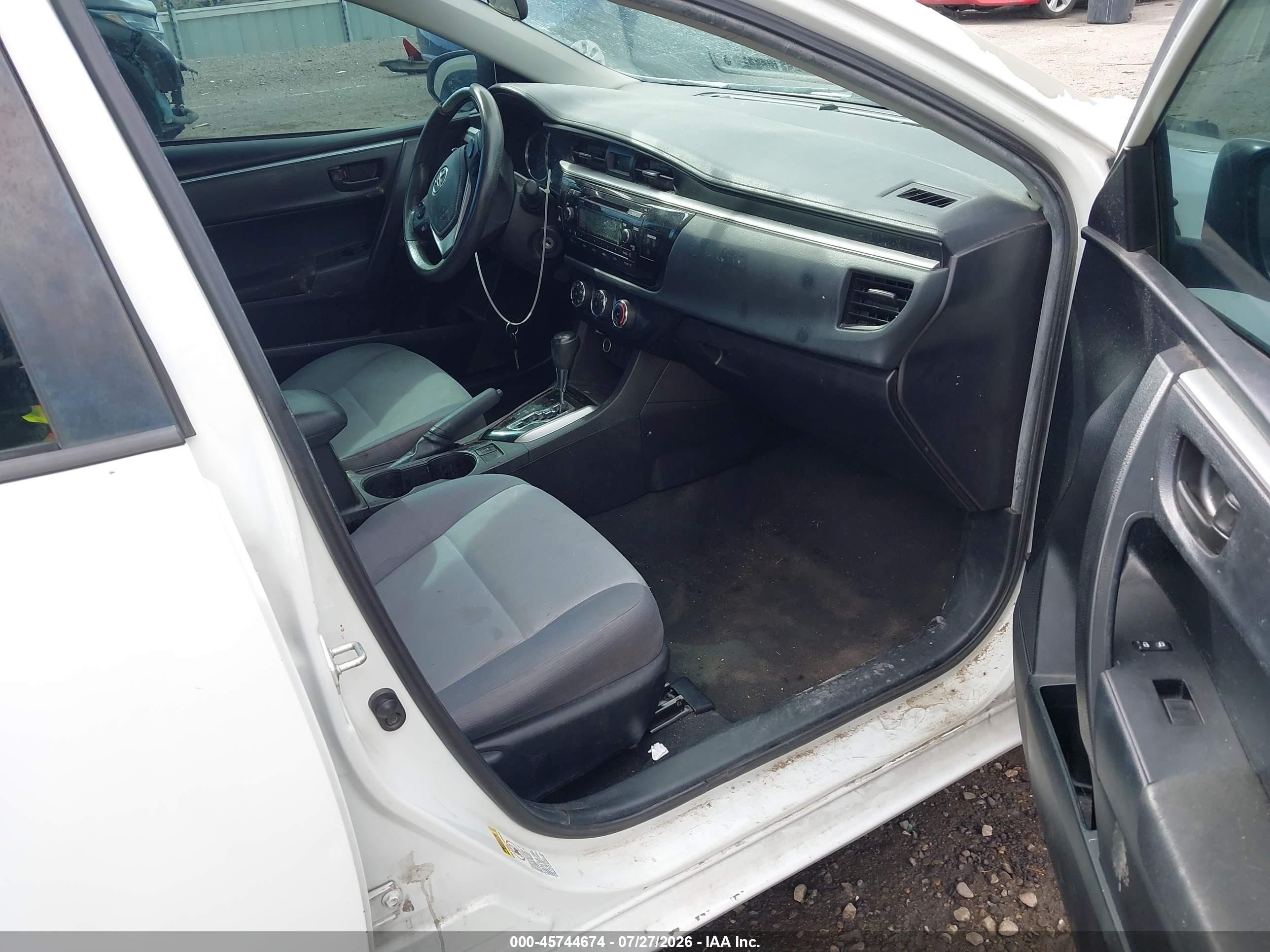 2015 Toyota Corolla L White vin: 5YFBURHE7FP263151