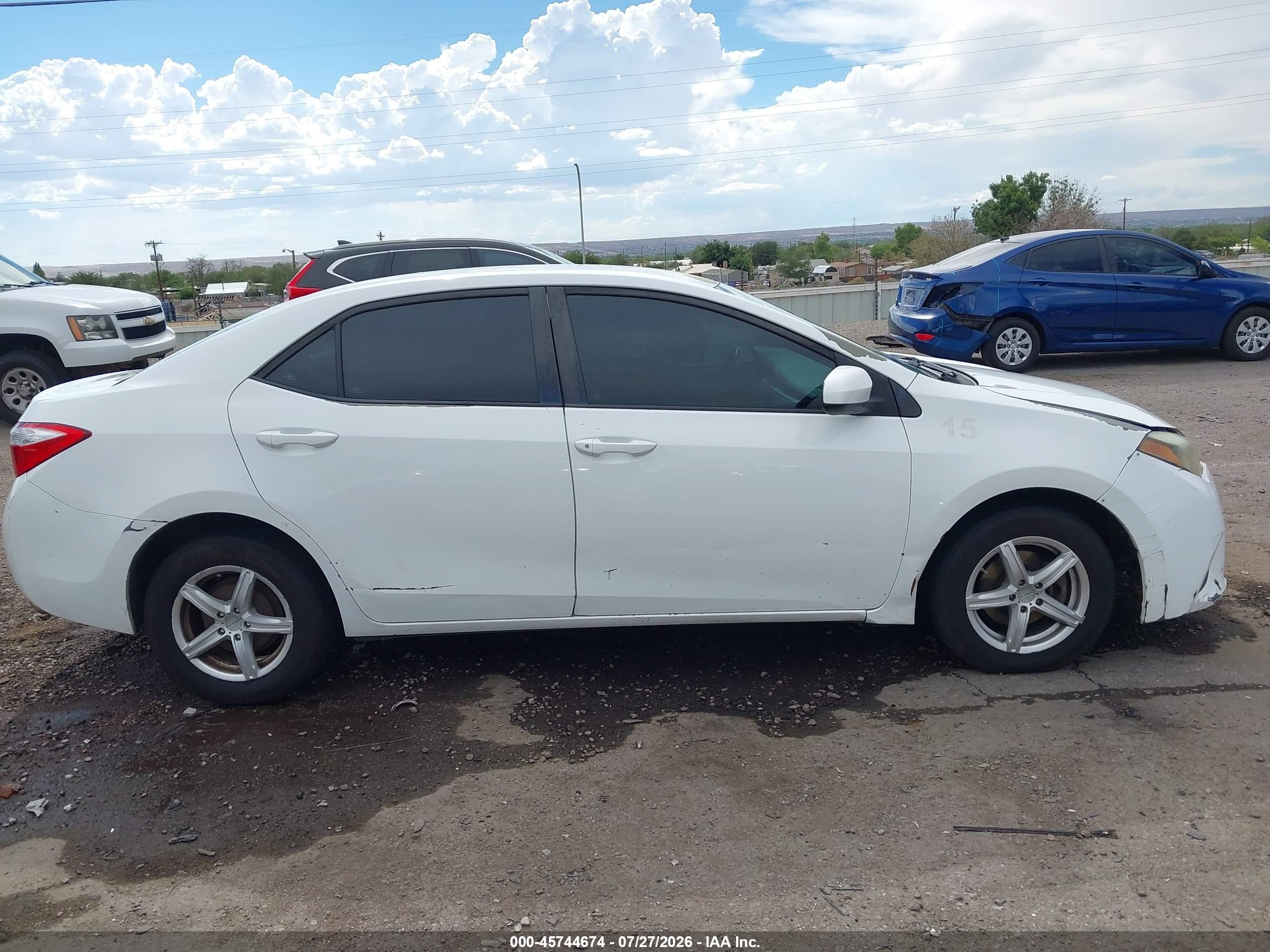 2015 Toyota Corolla L White vin: 5YFBURHE7FP263151