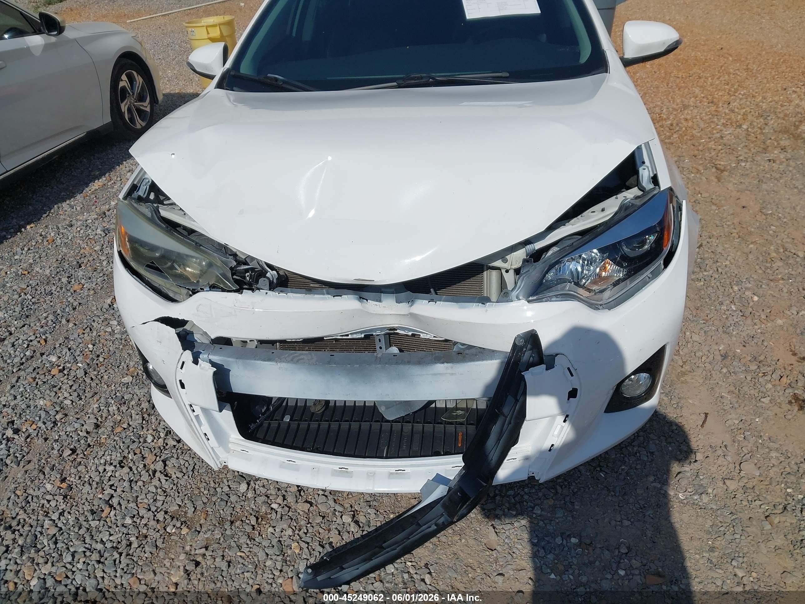 2015 Toyota Corolla S Белый vin: 5YFBURHE7FP271511