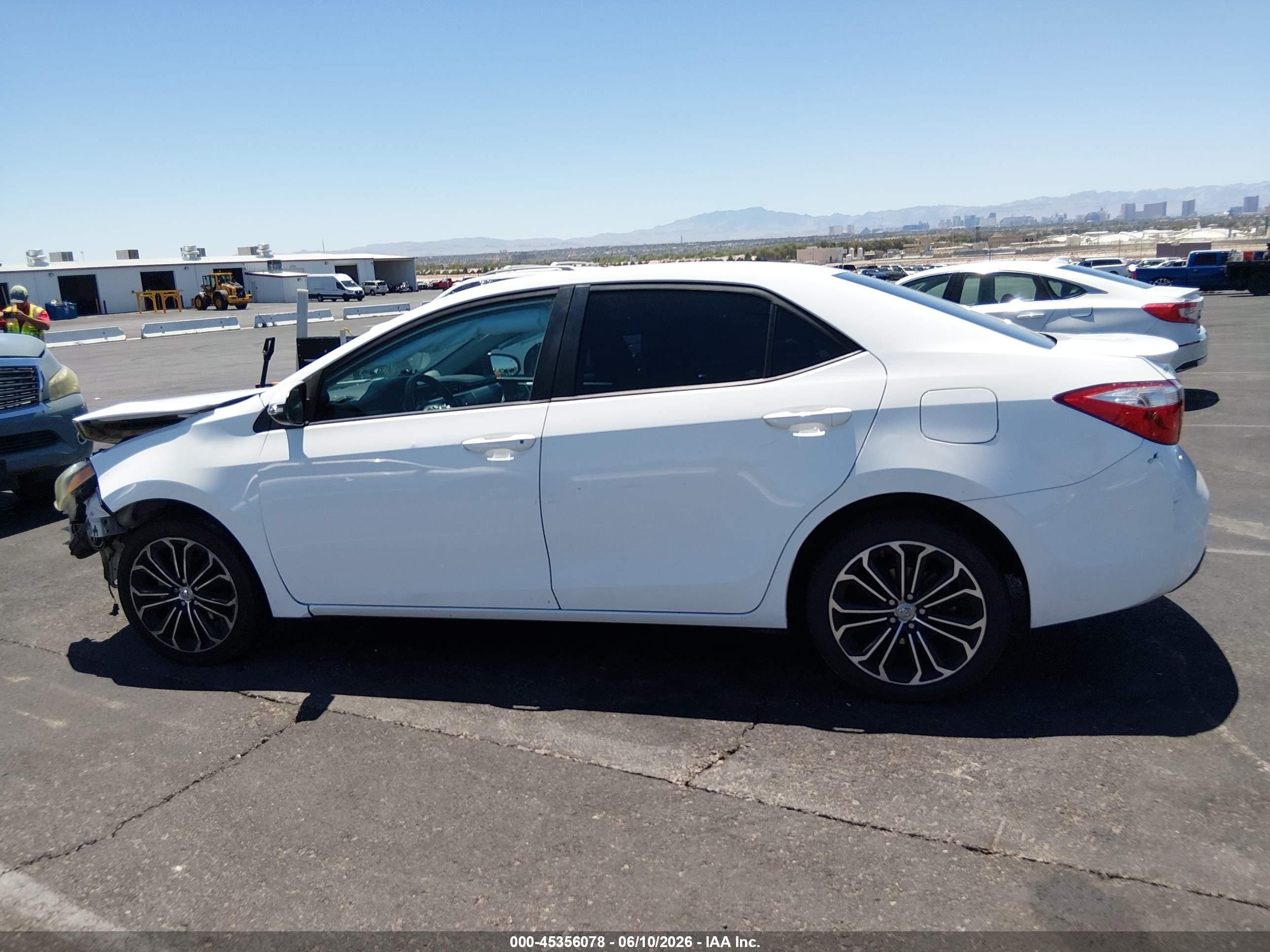 2015 Toyota Corolla S Plus White vin: 5YFBURHE7FP274196