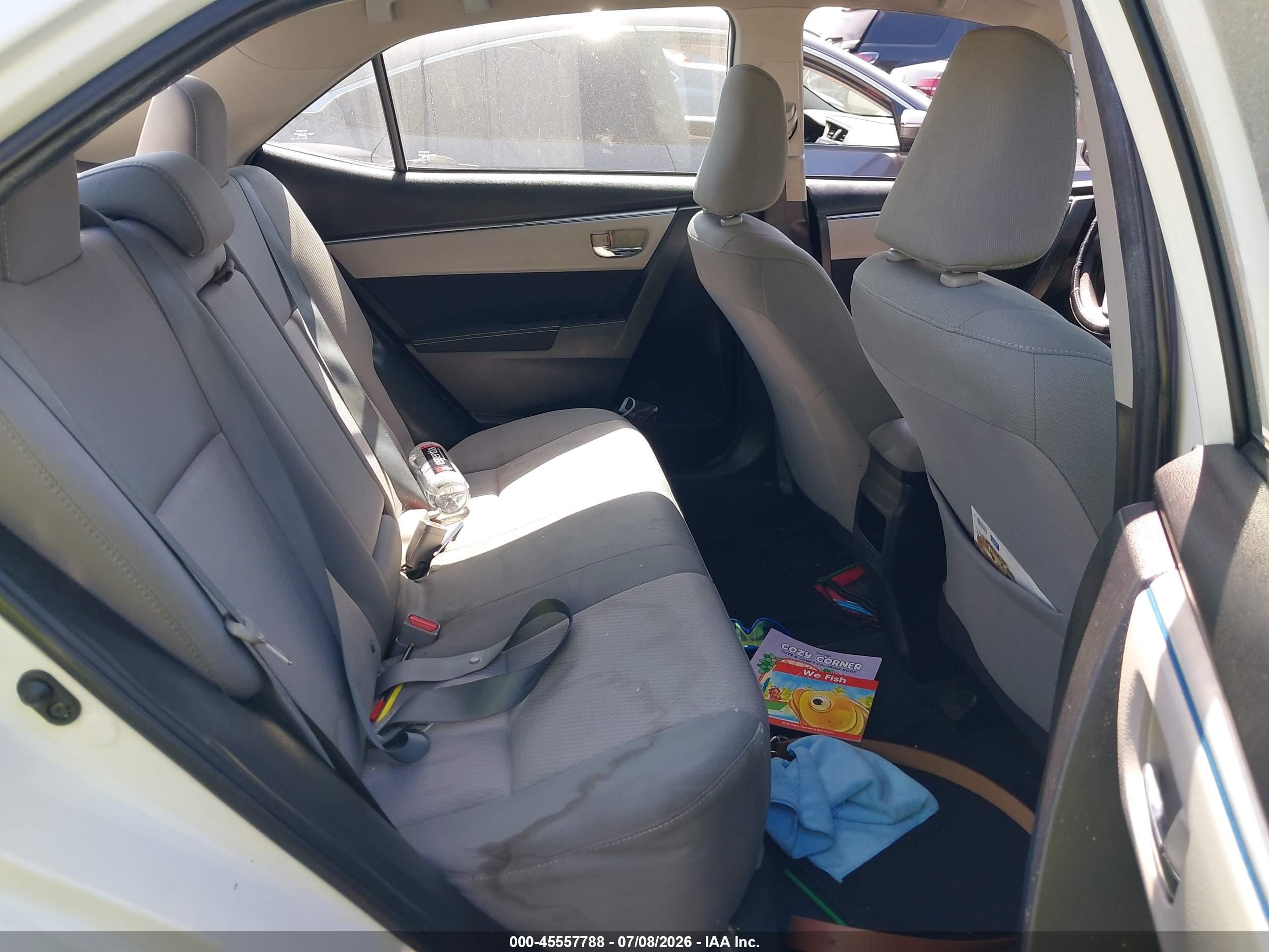 2015 Toyota Corolla Le Plus White vin: 5YFBURHE7FP274568