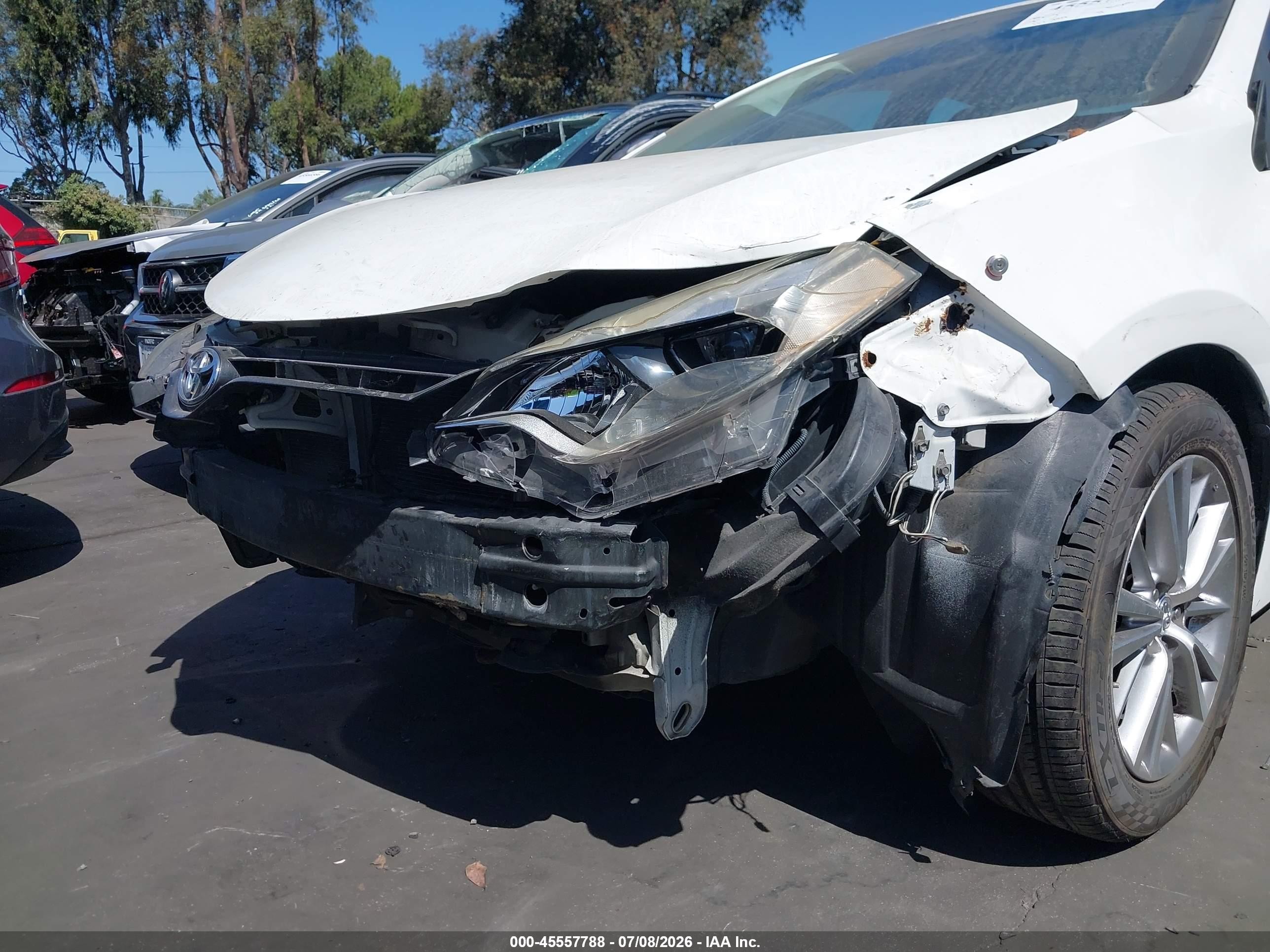 2015 Toyota Corolla Le Plus White vin: 5YFBURHE7FP274568