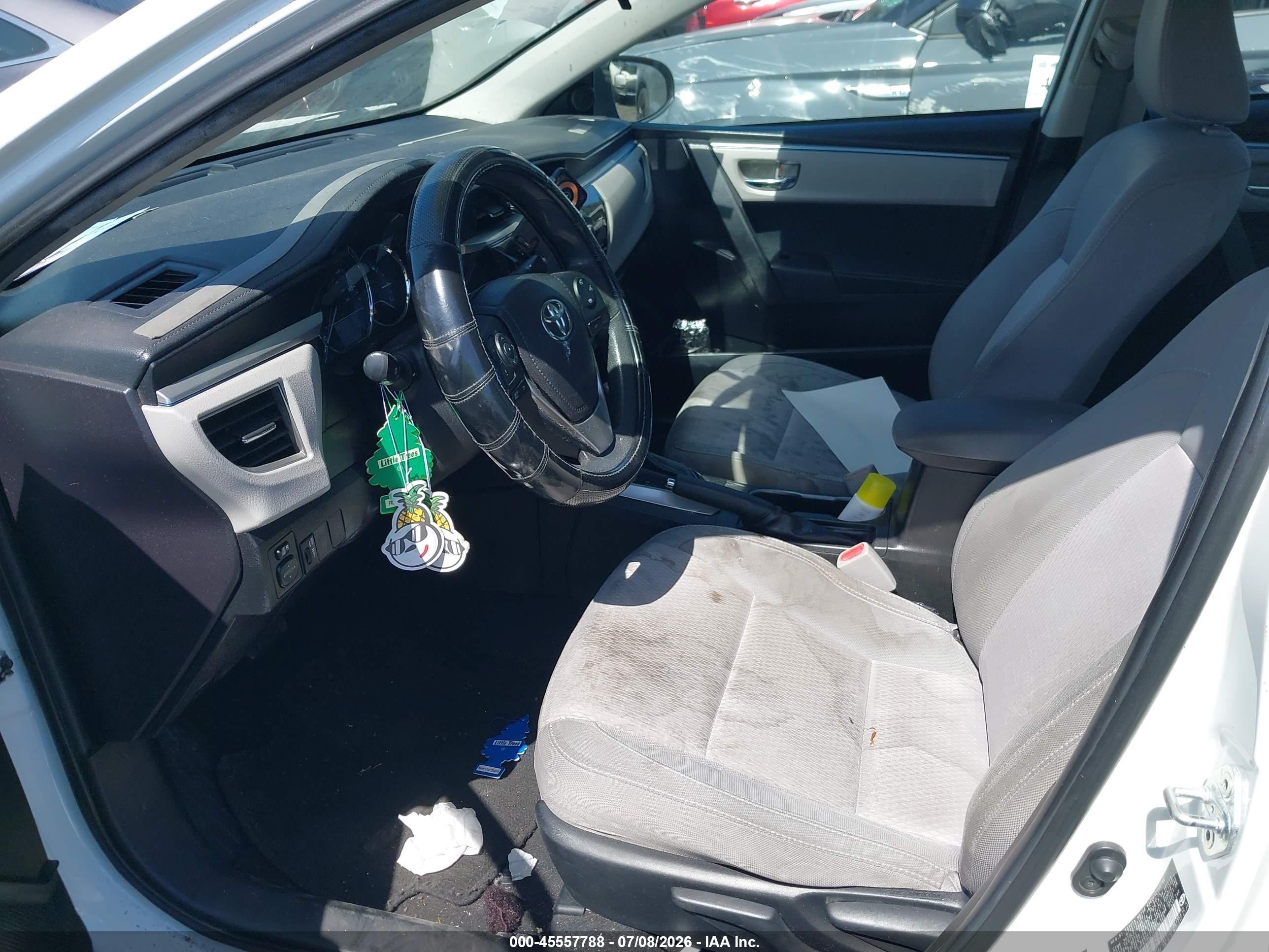 2015 Toyota Corolla Le Plus White vin: 5YFBURHE7FP274568