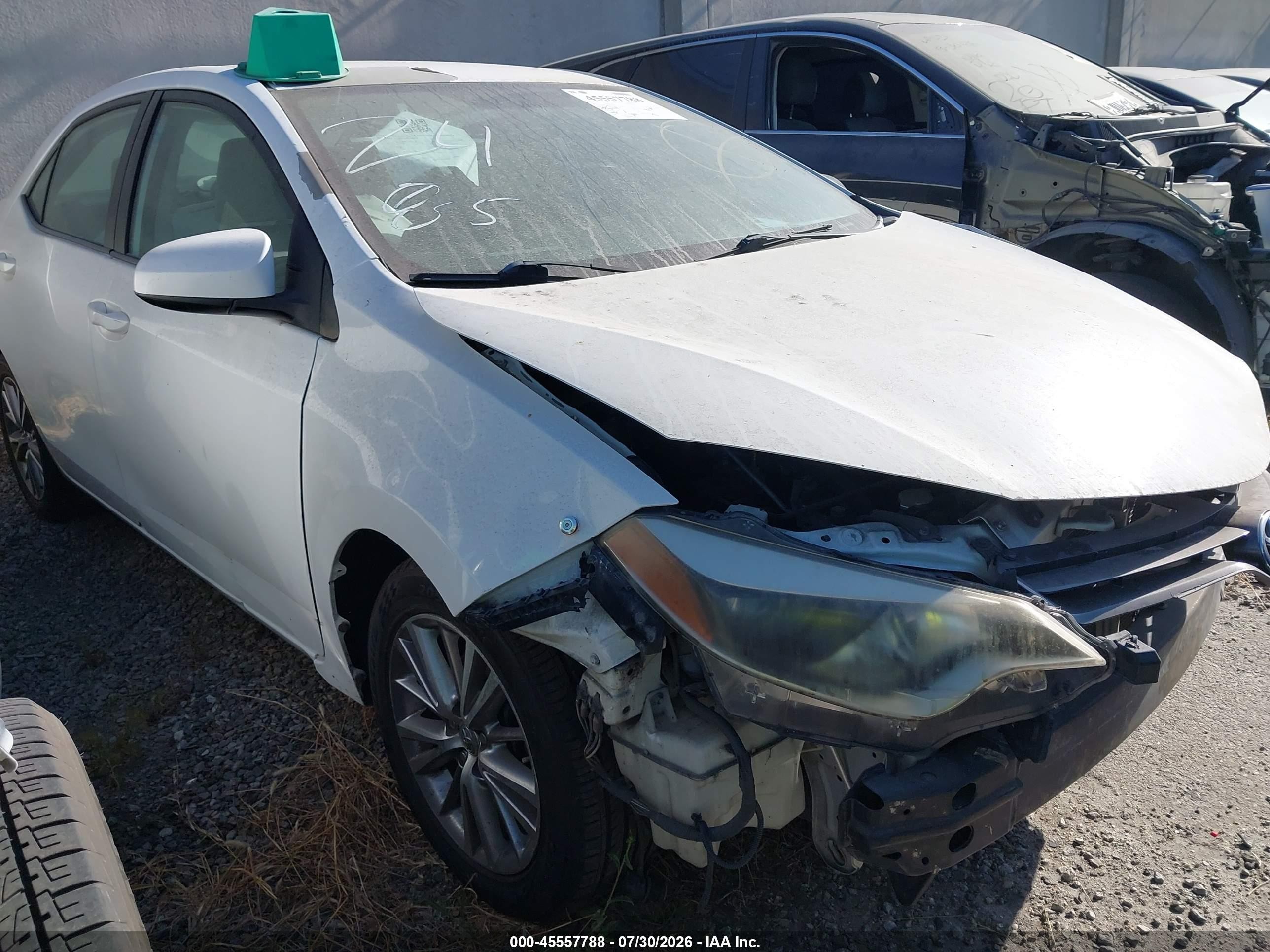 2015 Toyota Corolla Le Plus White vin: 5YFBURHE7FP274568
