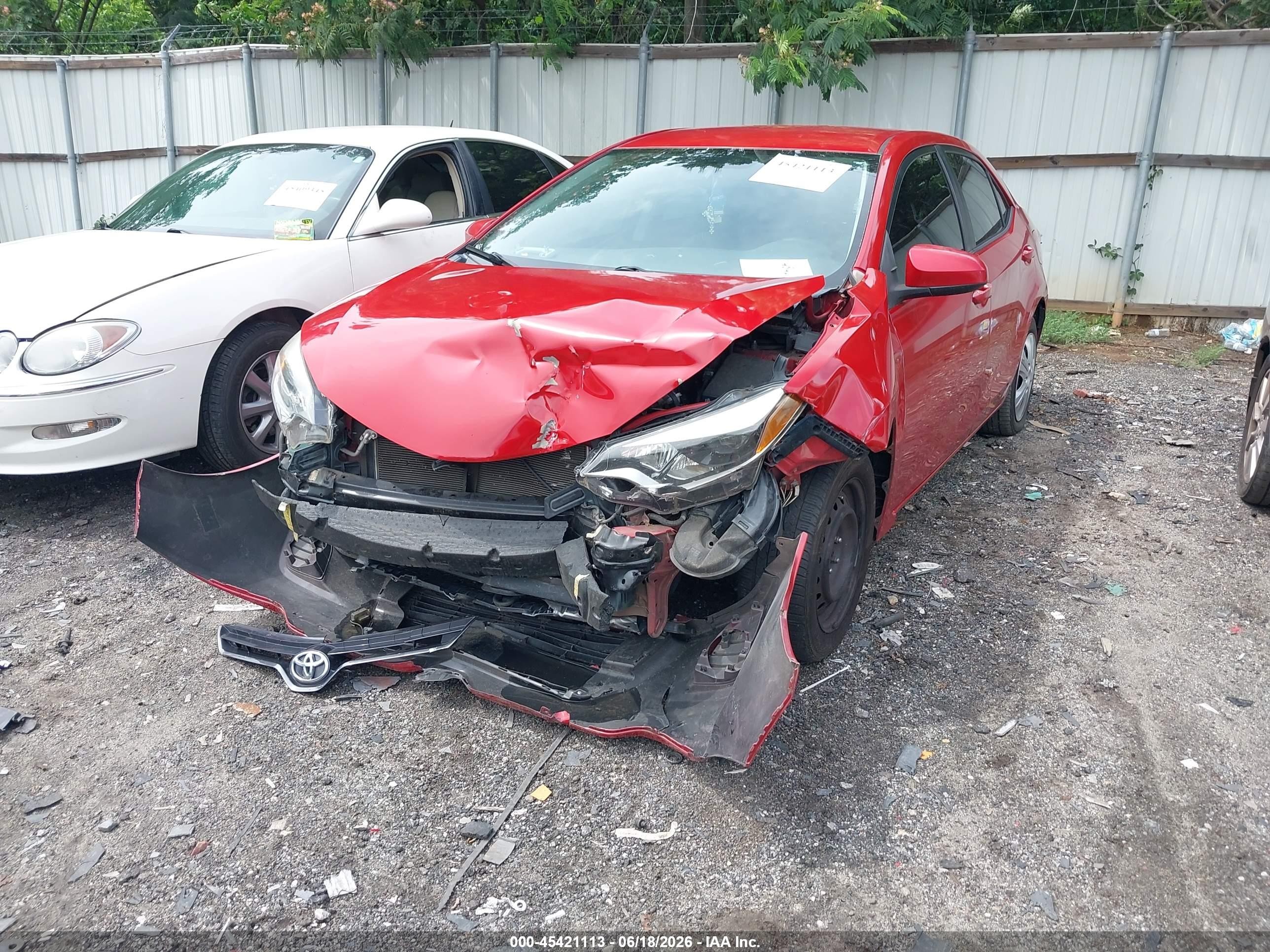 2015 Toyota Corolla Le Red vin: 5YFBURHE7FP304801
