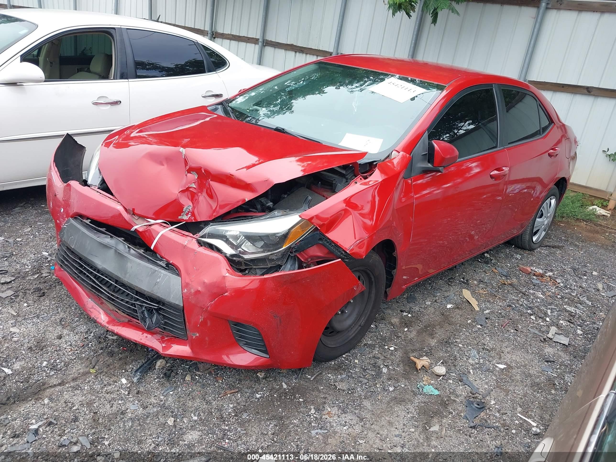 2015 Toyota Corolla Le Red vin: 5YFBURHE7FP304801