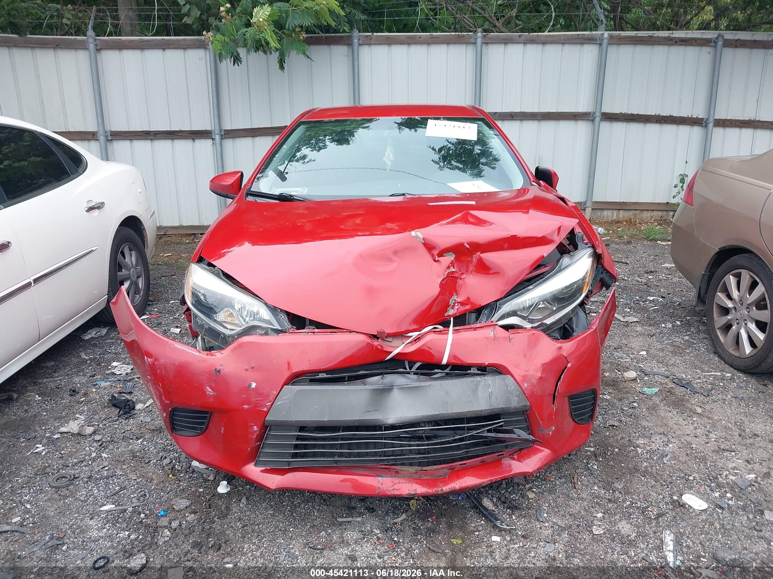 2015 Toyota Corolla Le Red vin: 5YFBURHE7FP304801
