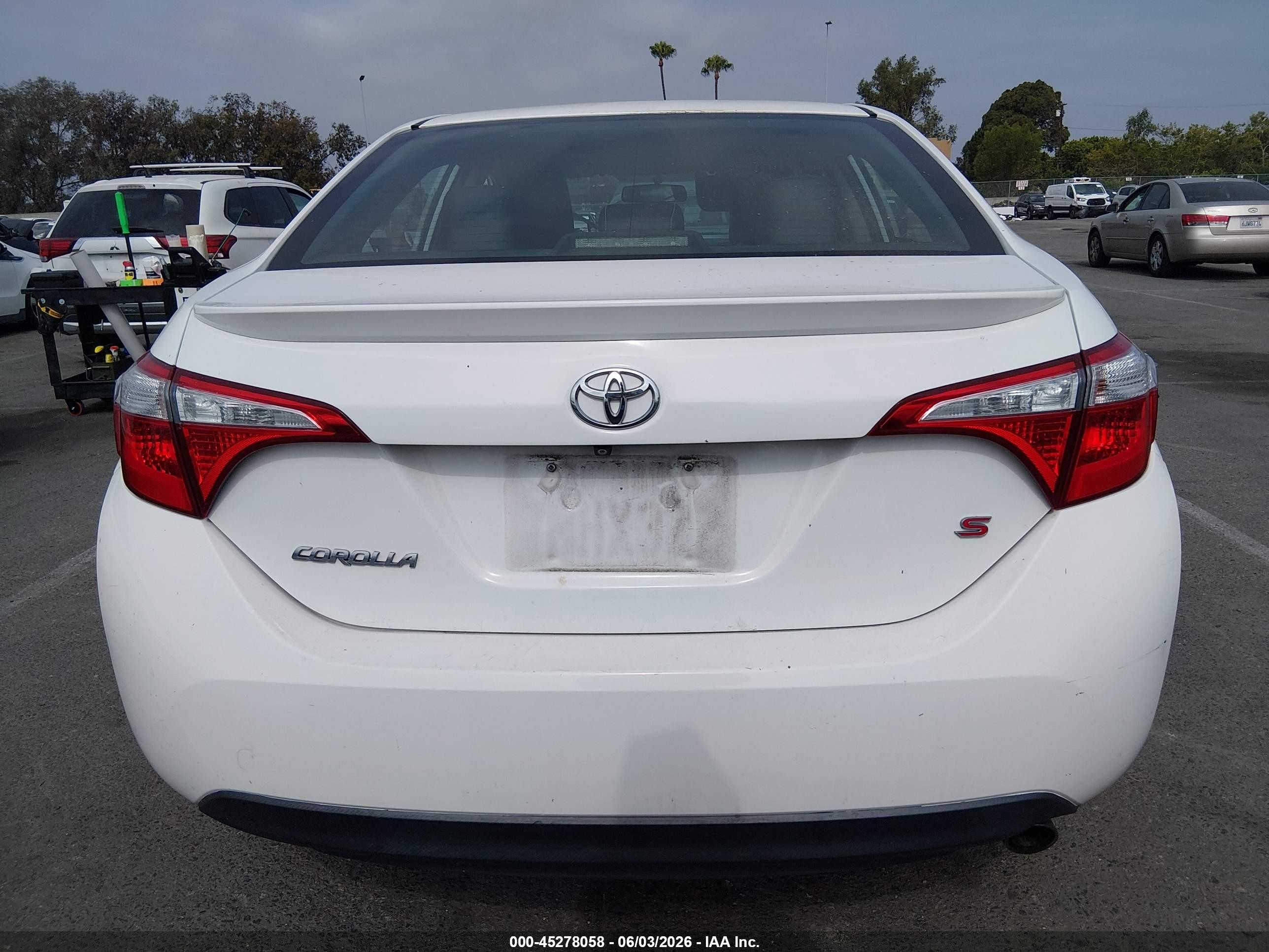 2015 Toyota Corolla S Plus Белый vin: 5YFBURHE7FP317239