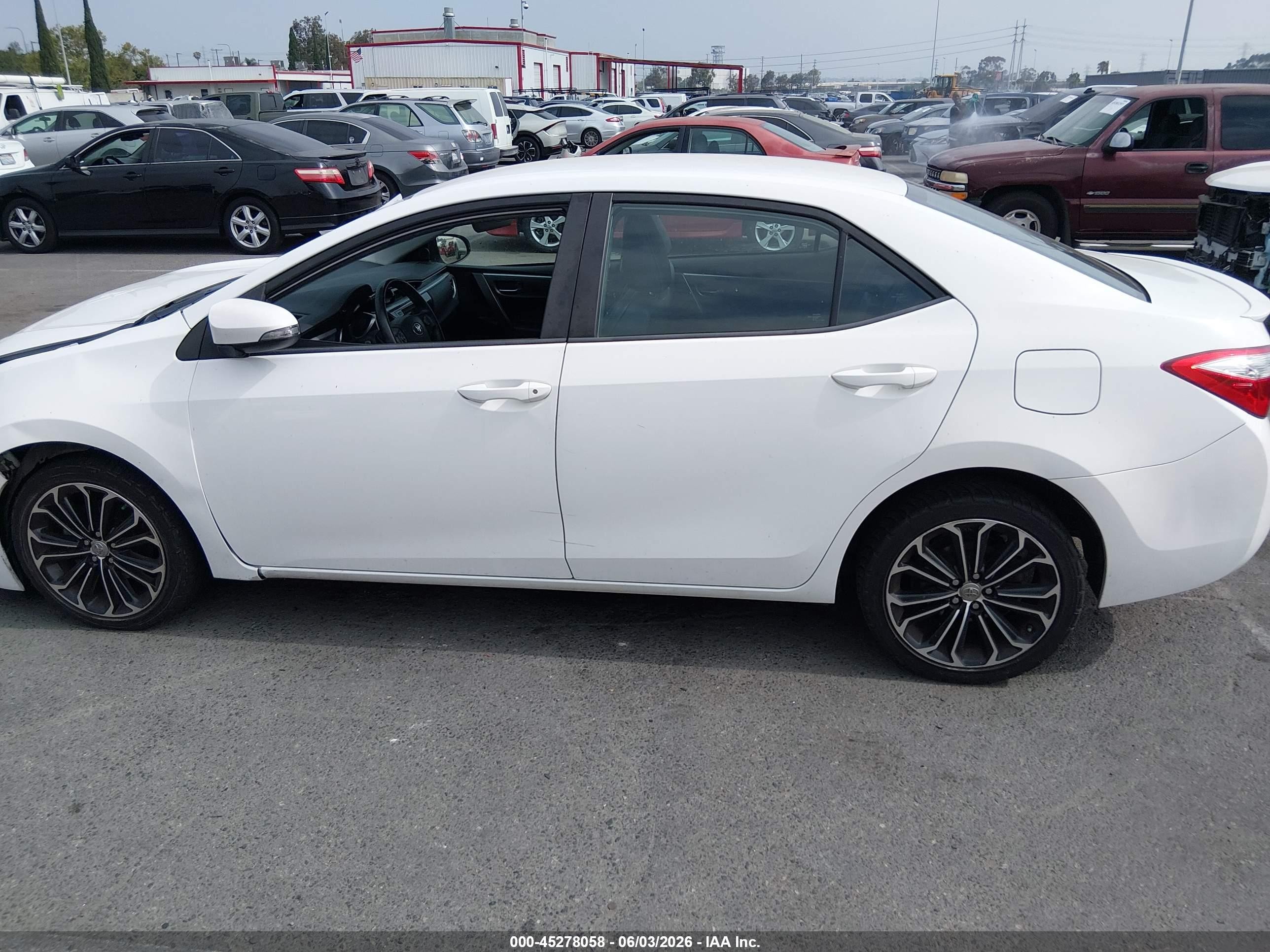 2015 Toyota Corolla S Plus Белый vin: 5YFBURHE7FP317239