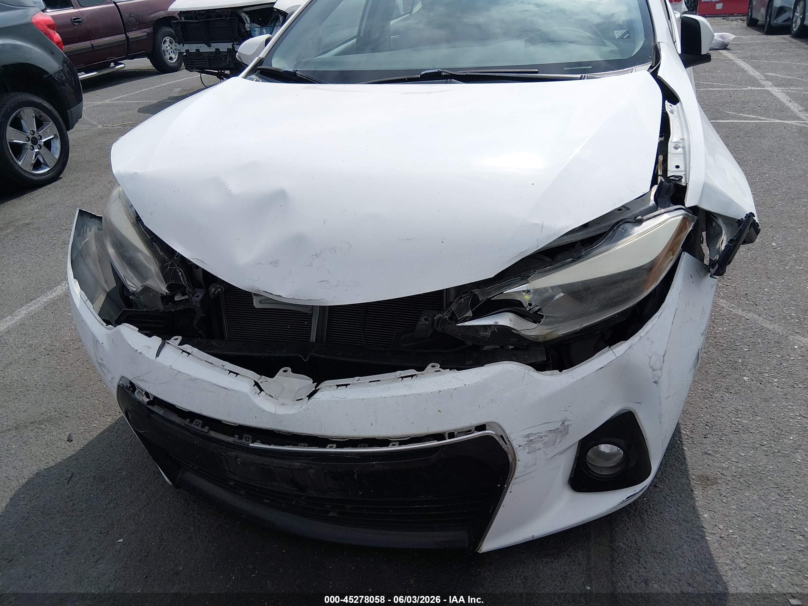 2015 Toyota Corolla S Plus Белый vin: 5YFBURHE7FP317239