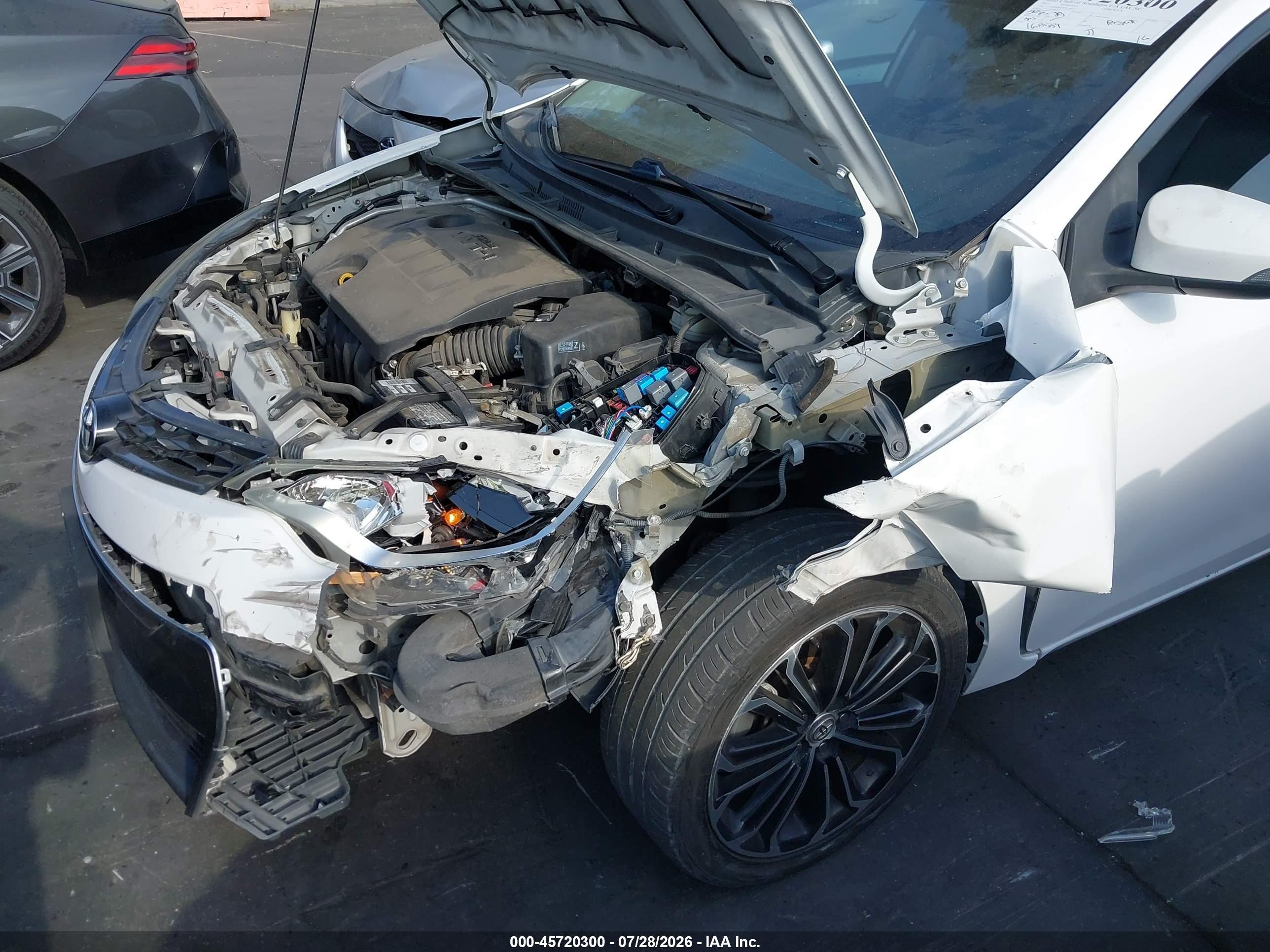 2015 Toyota Corolla S Plus White vin: 5YFBURHE7FP328127