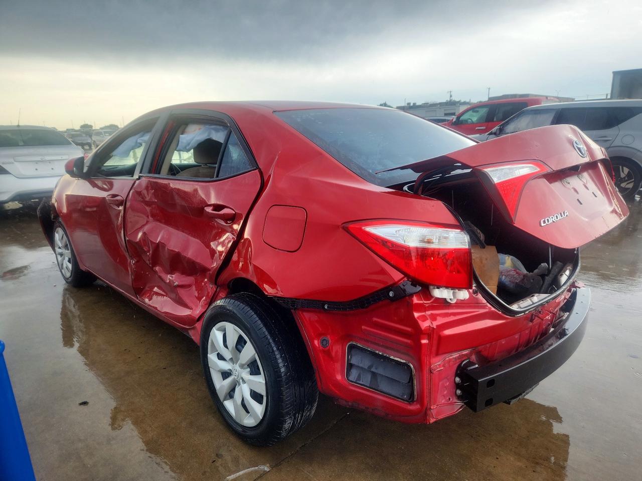 2015 Toyota Corolla Le Red vin: 5YFBURHE7FP352363