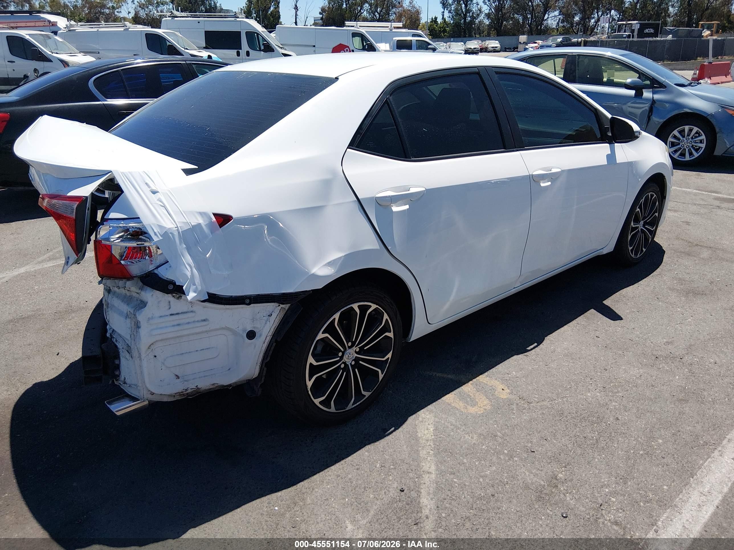 2015 Toyota Corolla S Plus White vin: 5YFBURHE7FP354078