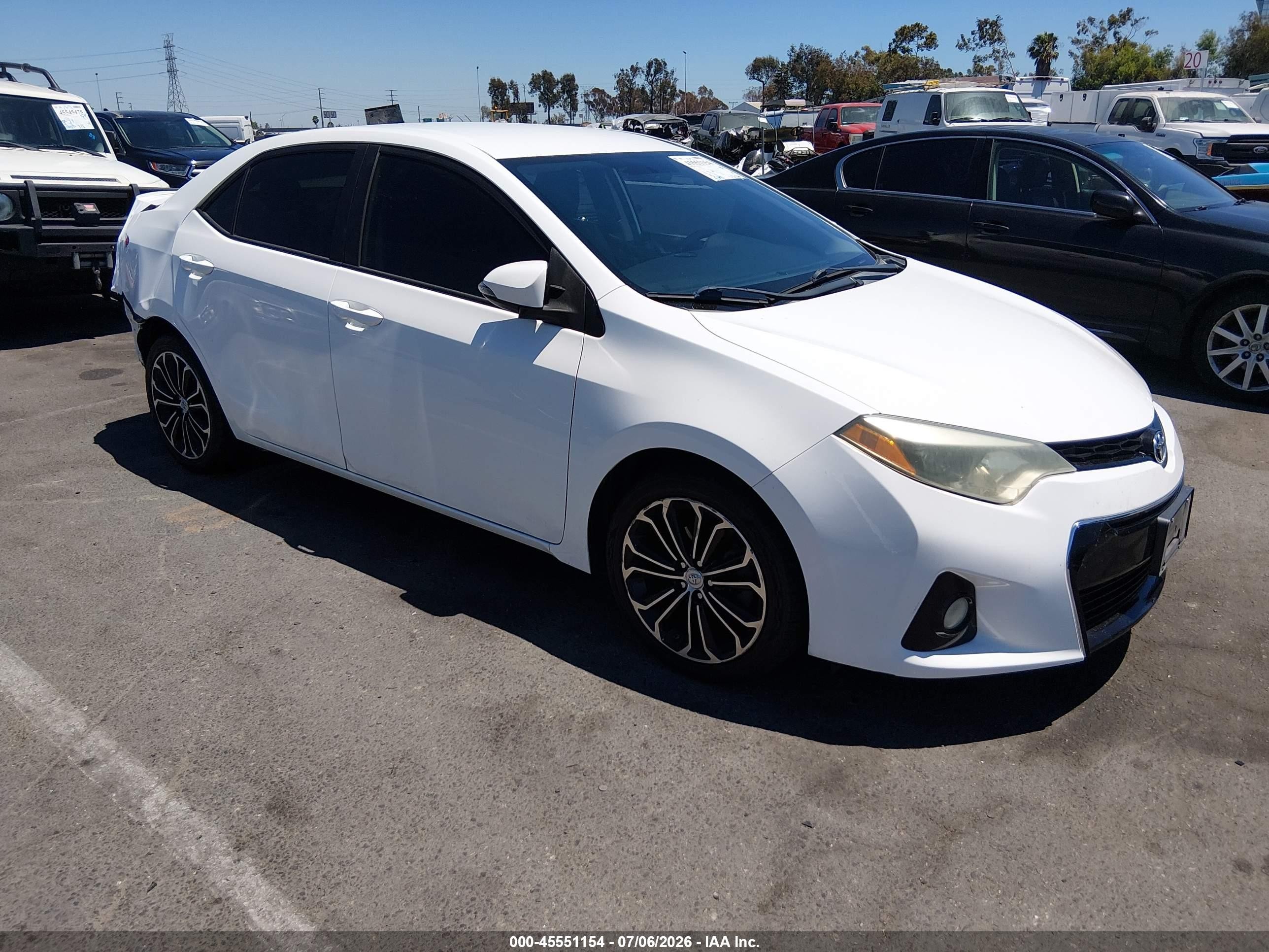 2015 Toyota Corolla S Plus White vin: 5YFBURHE7FP354078