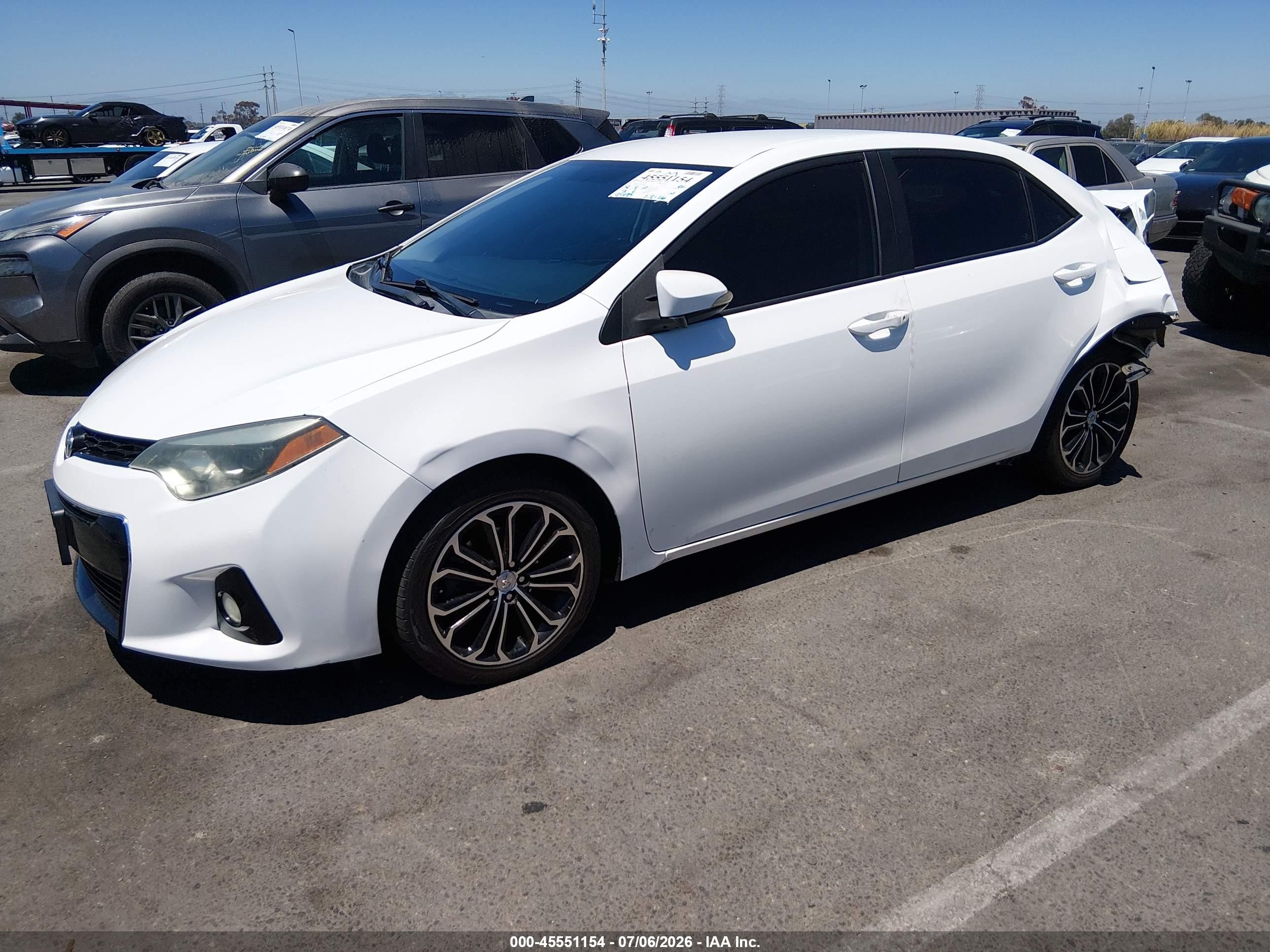 2015 Toyota Corolla S Plus White vin: 5YFBURHE7FP354078