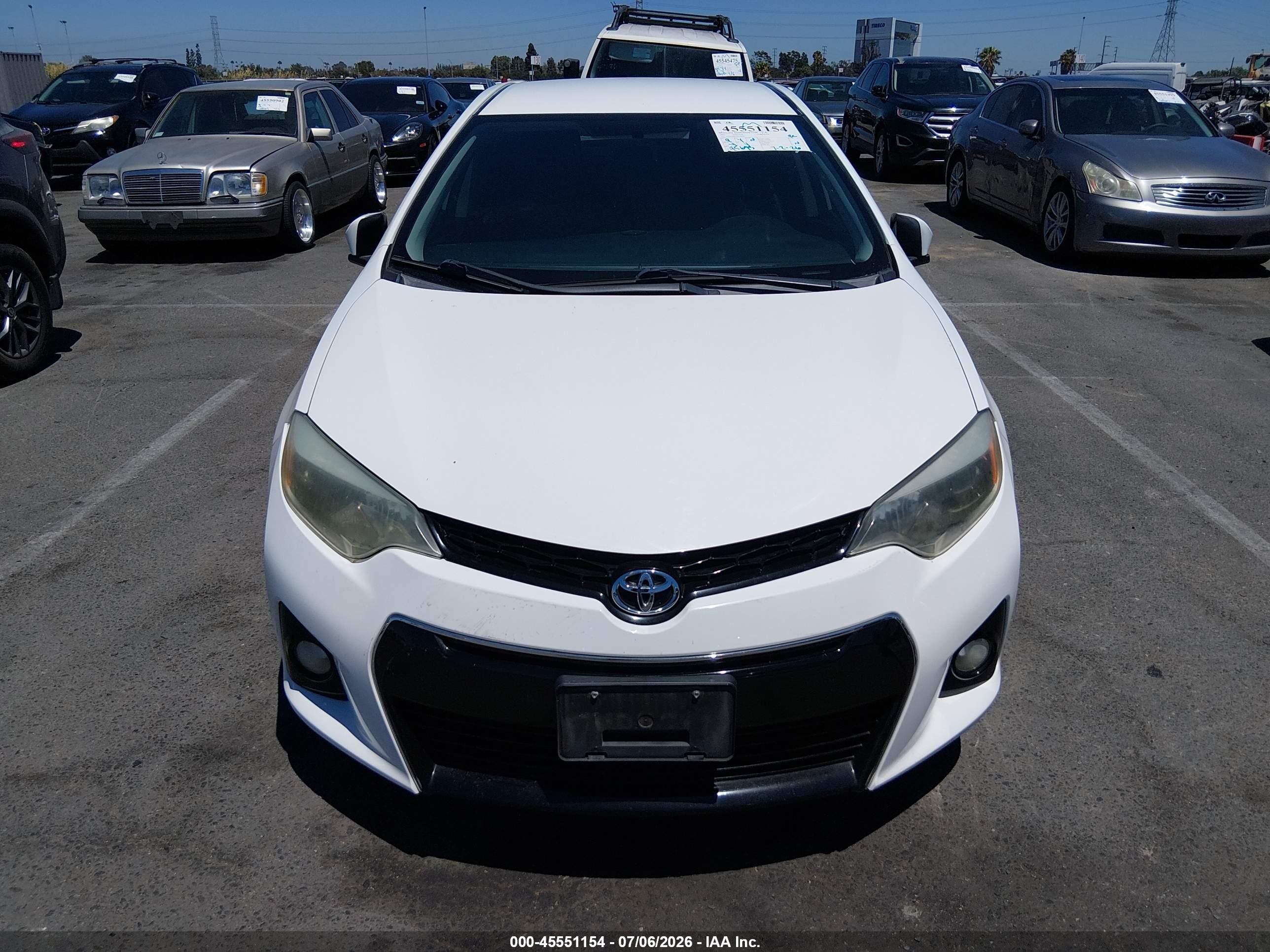 2015 Toyota Corolla S Plus White vin: 5YFBURHE7FP354078