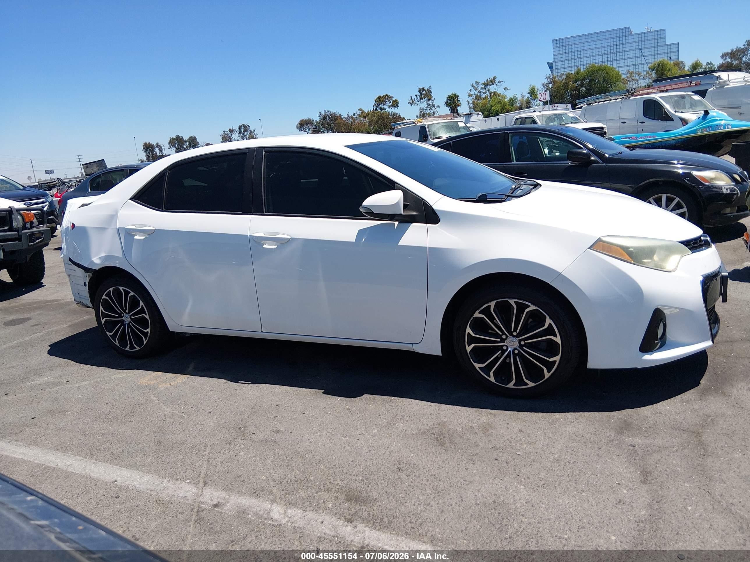 2015 Toyota Corolla S Plus White vin: 5YFBURHE7FP354078