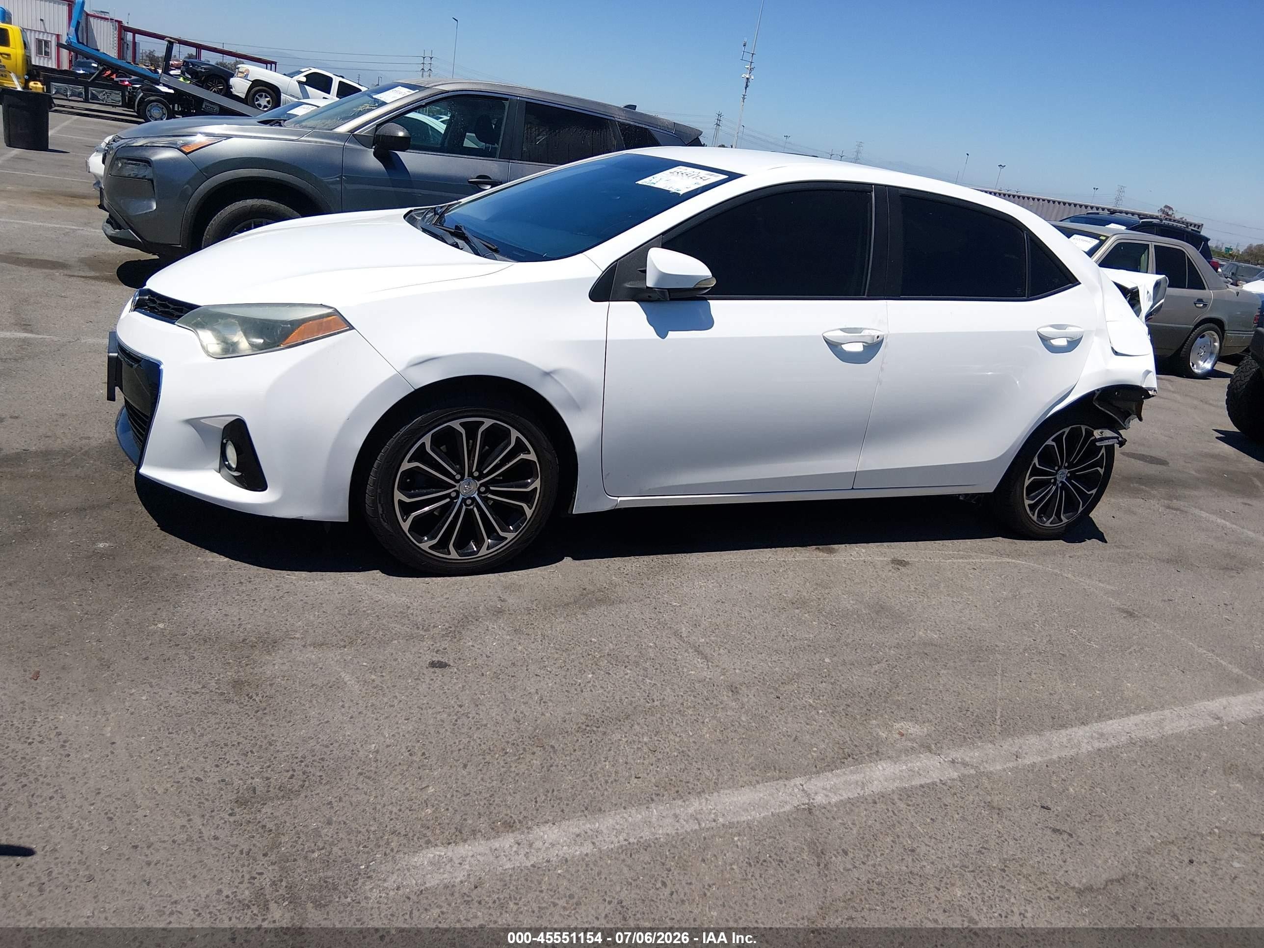 2015 Toyota Corolla S Plus White vin: 5YFBURHE7FP354078