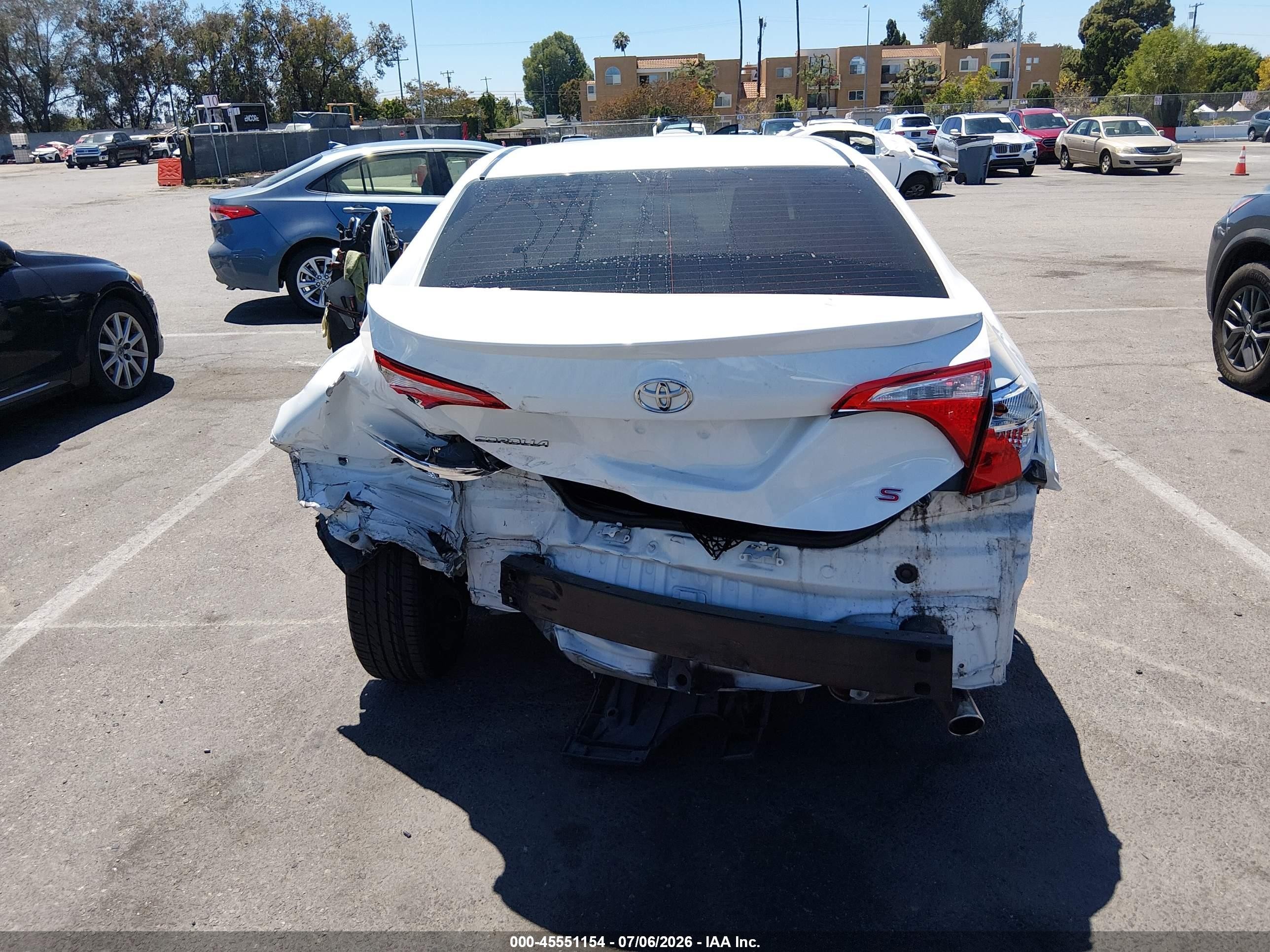 2015 Toyota Corolla S Plus White vin: 5YFBURHE7FP354078