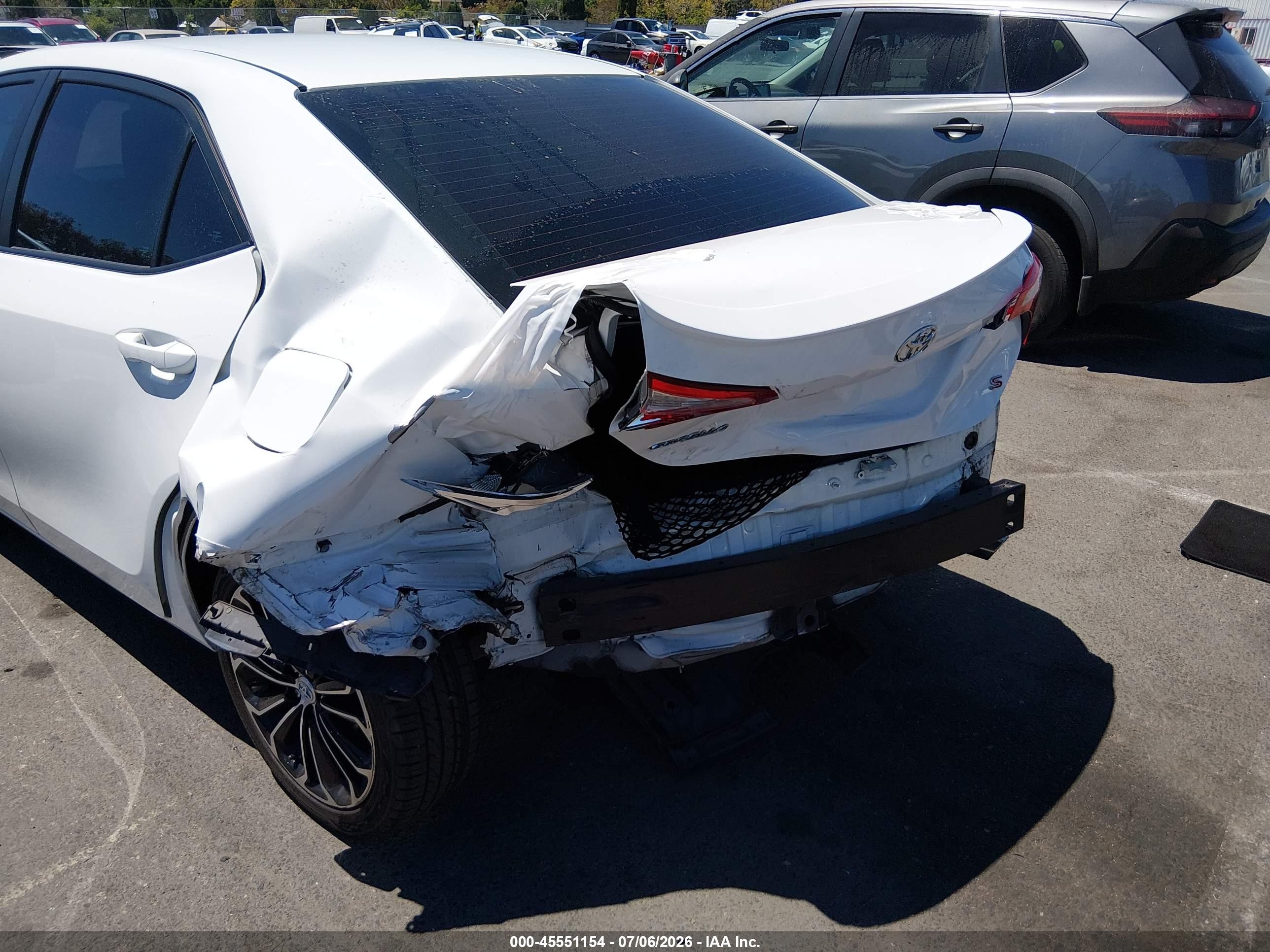 2015 Toyota Corolla S Plus White vin: 5YFBURHE7FP354078