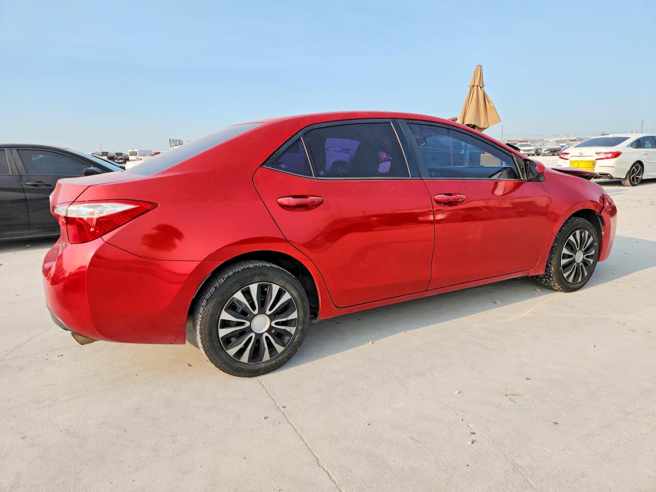 2016 Toyota Corolla Le Red vin: 5YFBURHE7GP418539
