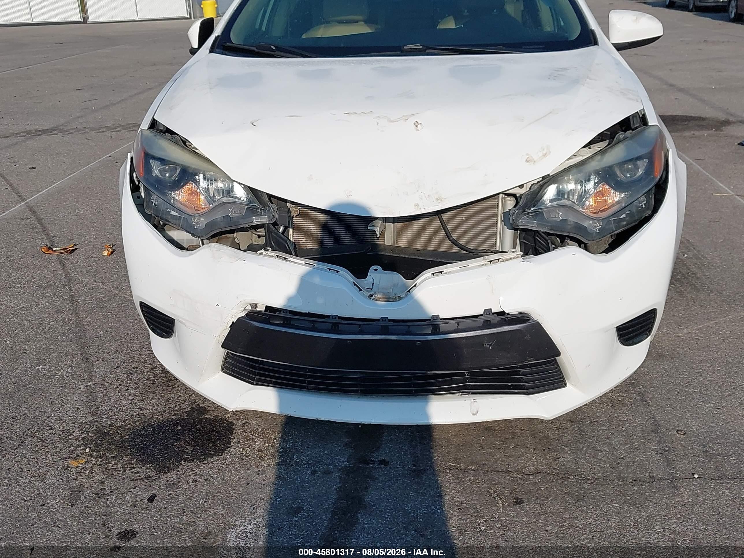 2016 Toyota Corolla Le White vin: 5YFBURHE7GP515482