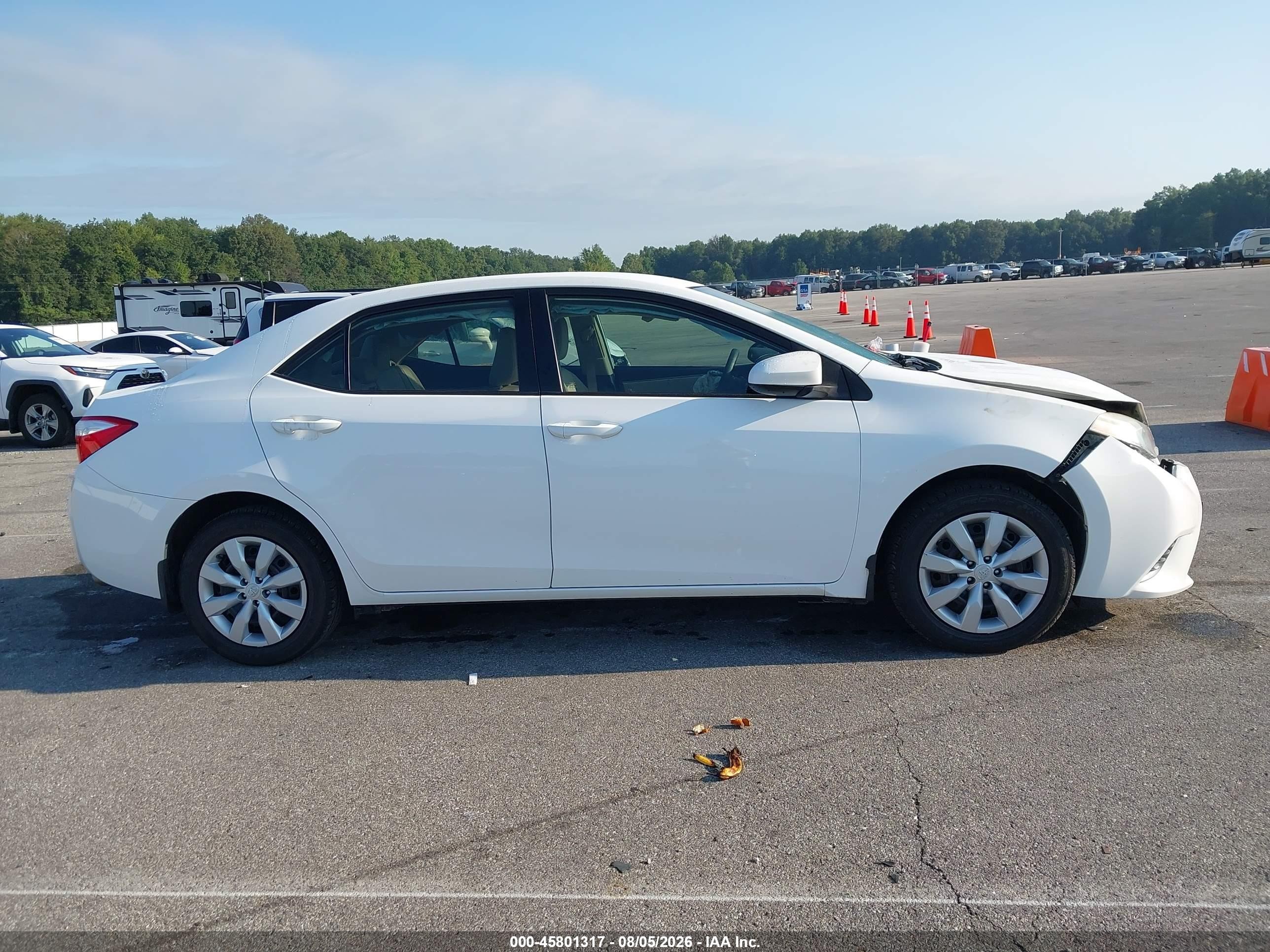 2016 Toyota Corolla Le White vin: 5YFBURHE7GP515482