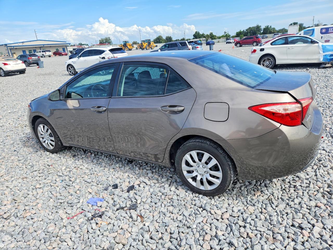 2017 Toyota Corolla Le Желто-коричневый vin: 5YFBURHE7HP688937