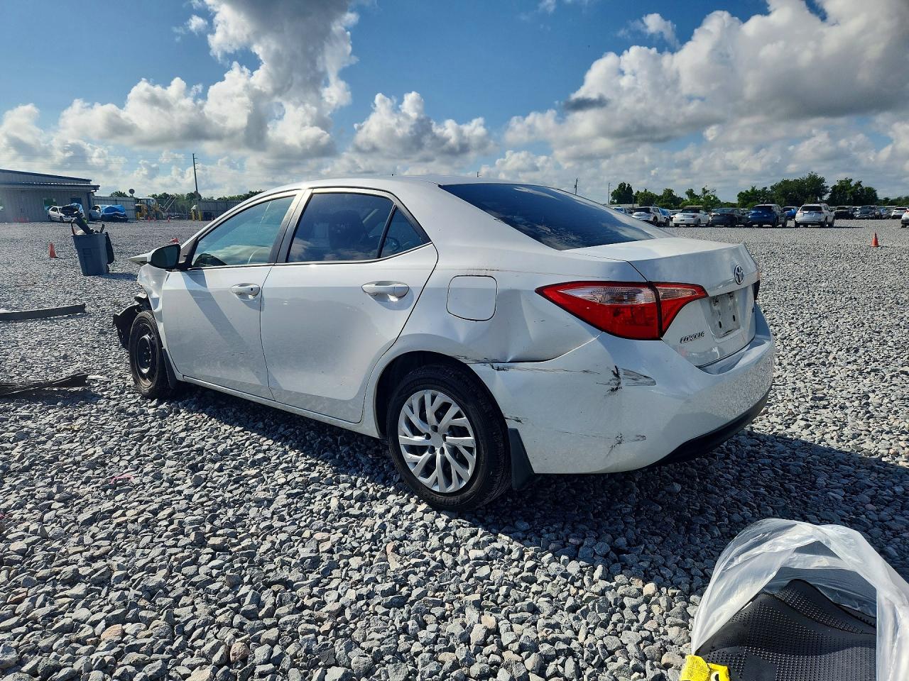 2019 Toyota Corolla Le Белый vin: 5YFBURHE7KP876168