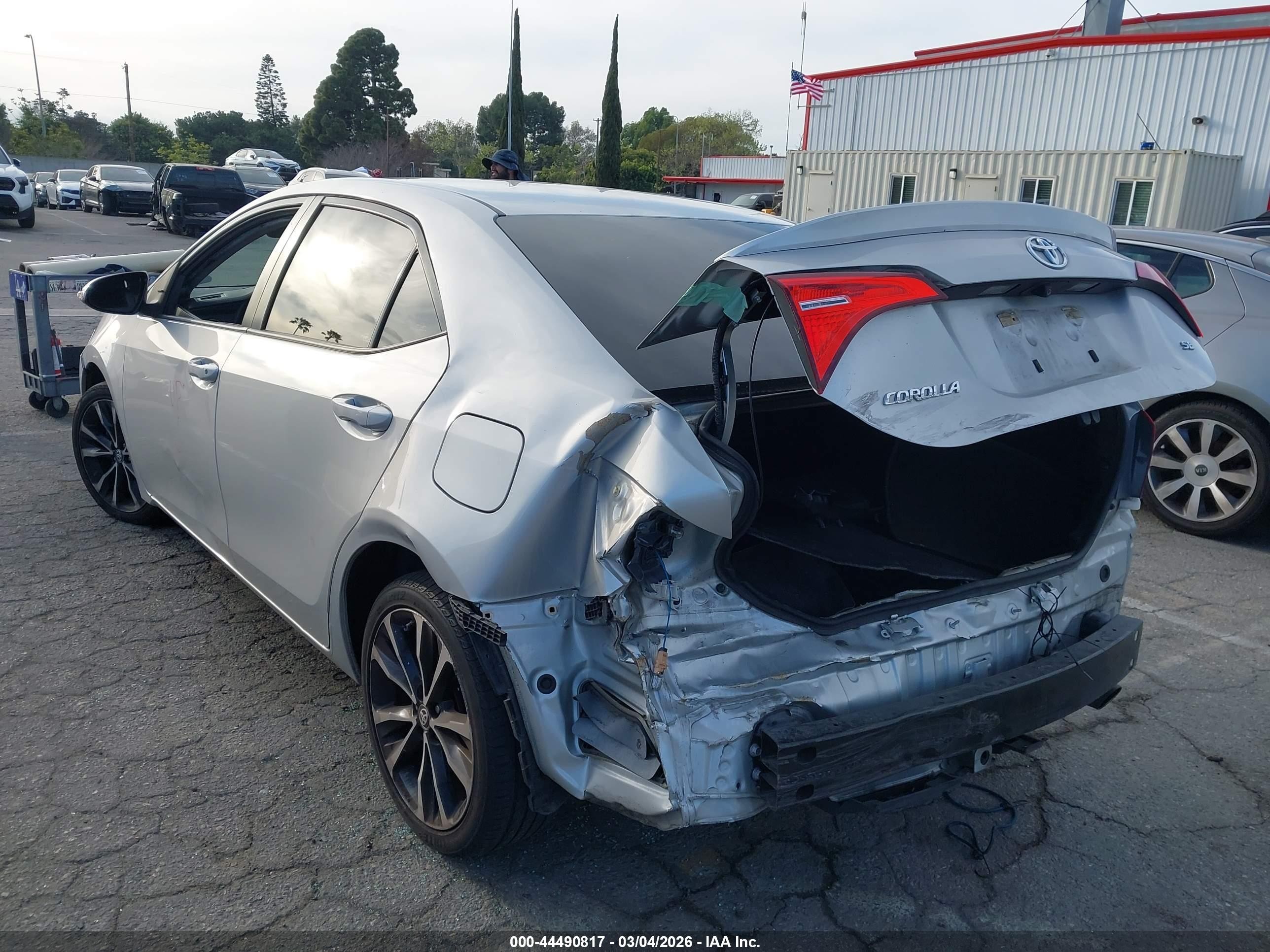 2019 Toyota Corolla Se Серебряный vin: 5YFBURHE7KP910240