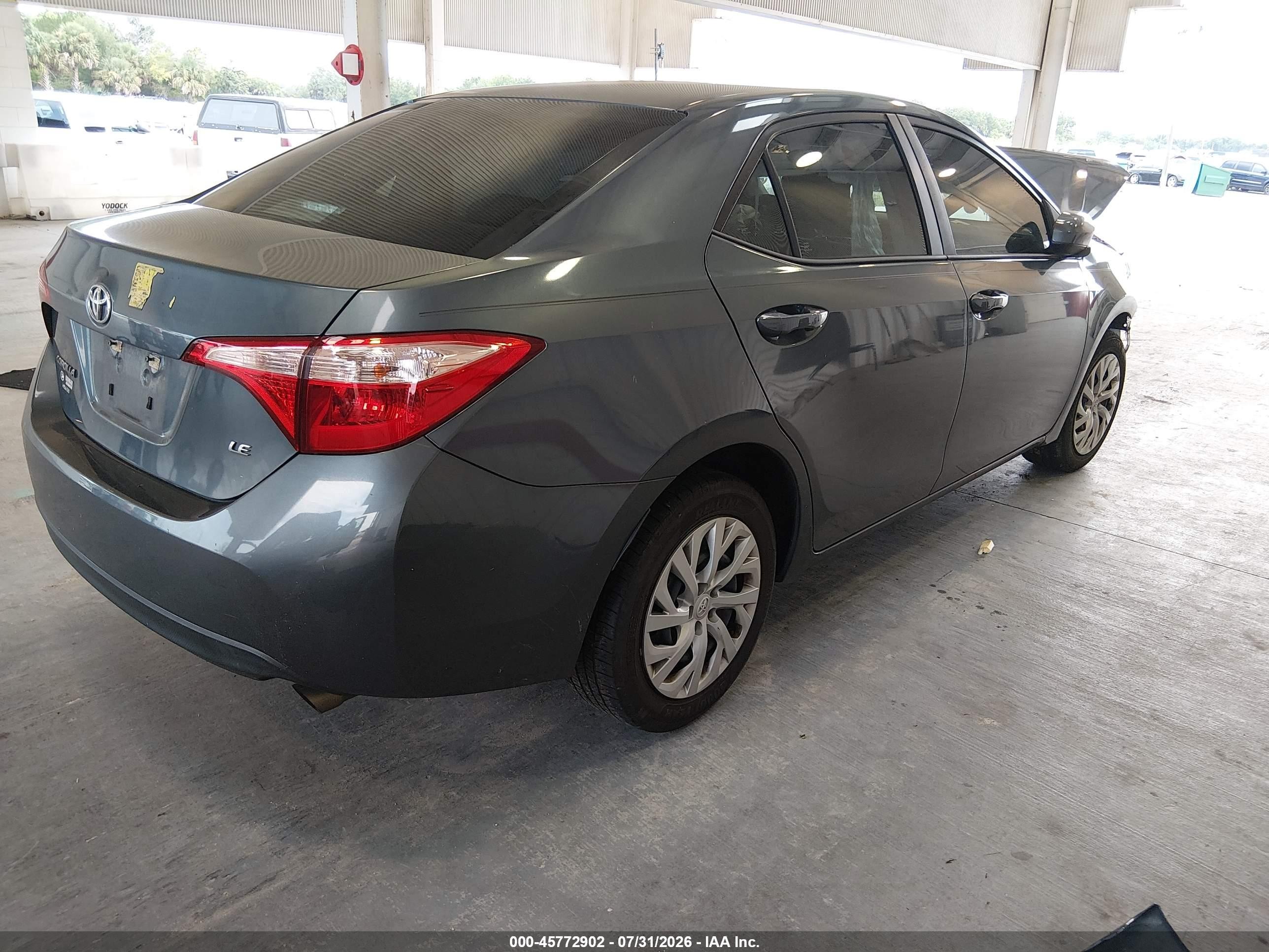 2019 Toyota Corolla Le Green vin: 5YFBURHE7KP943383