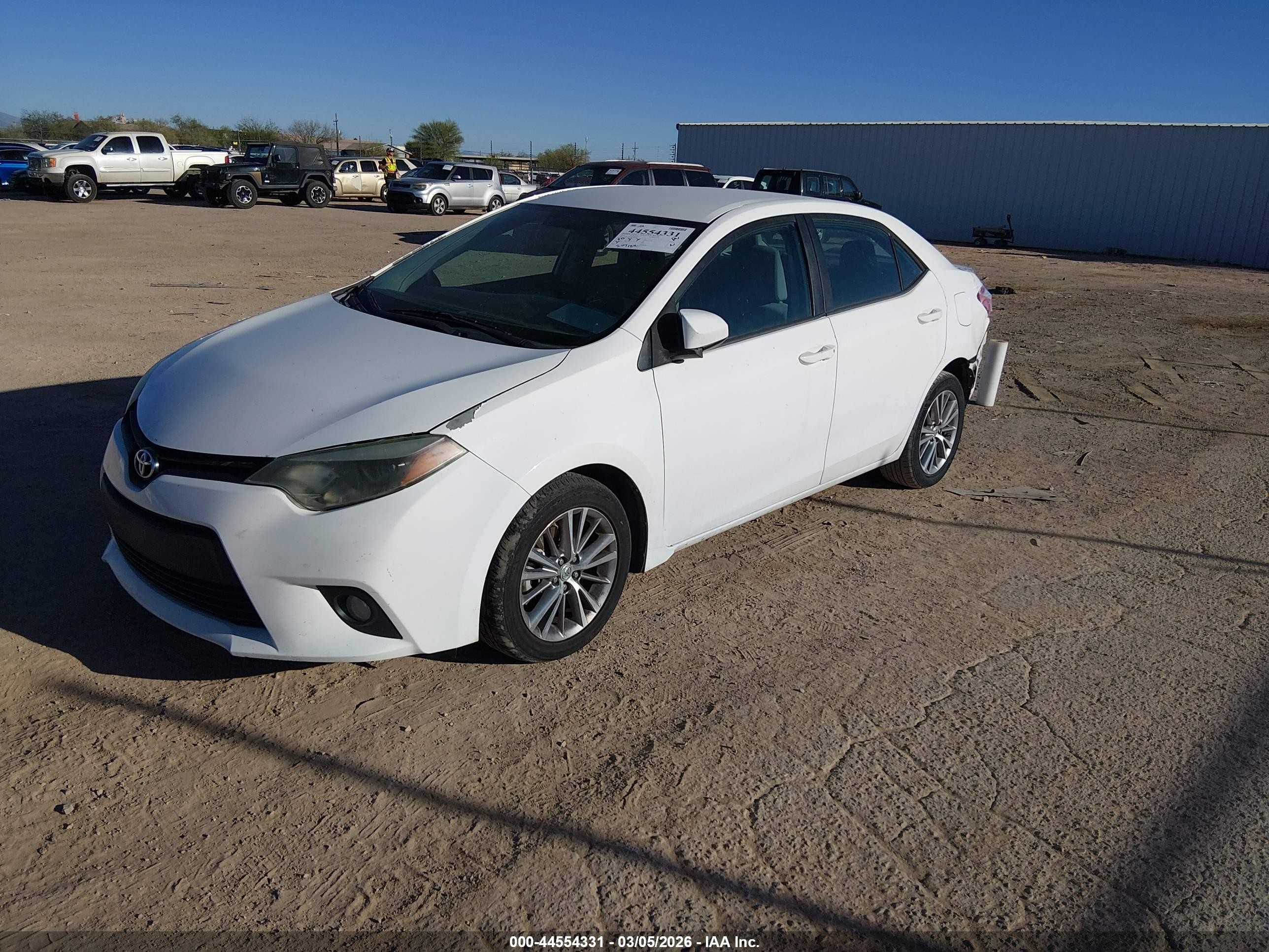 2014 Toyota Corolla Le Plus White vin: 5YFBURHE8EP008250