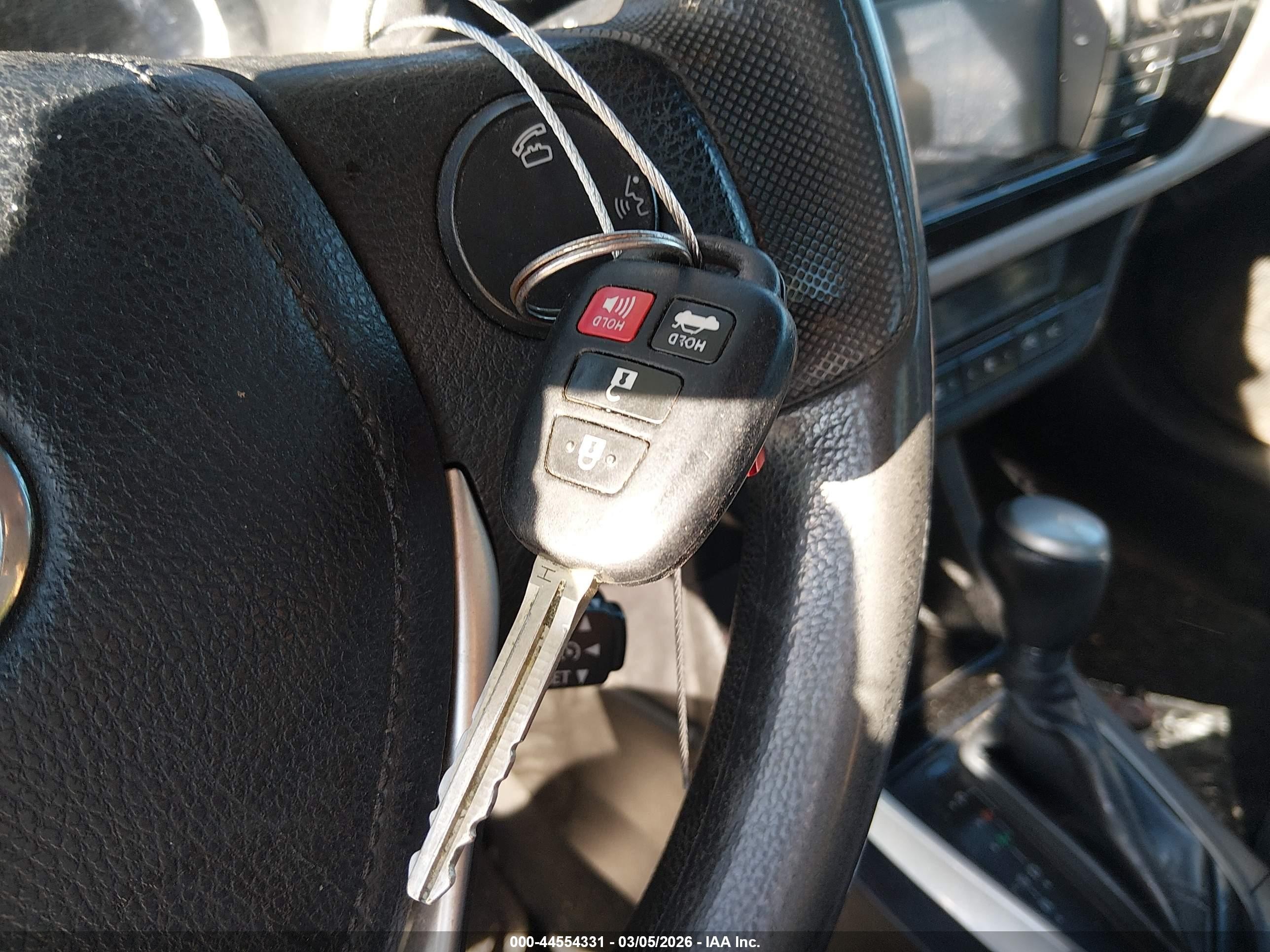 2014 Toyota Corolla Le Plus White vin: 5YFBURHE8EP008250