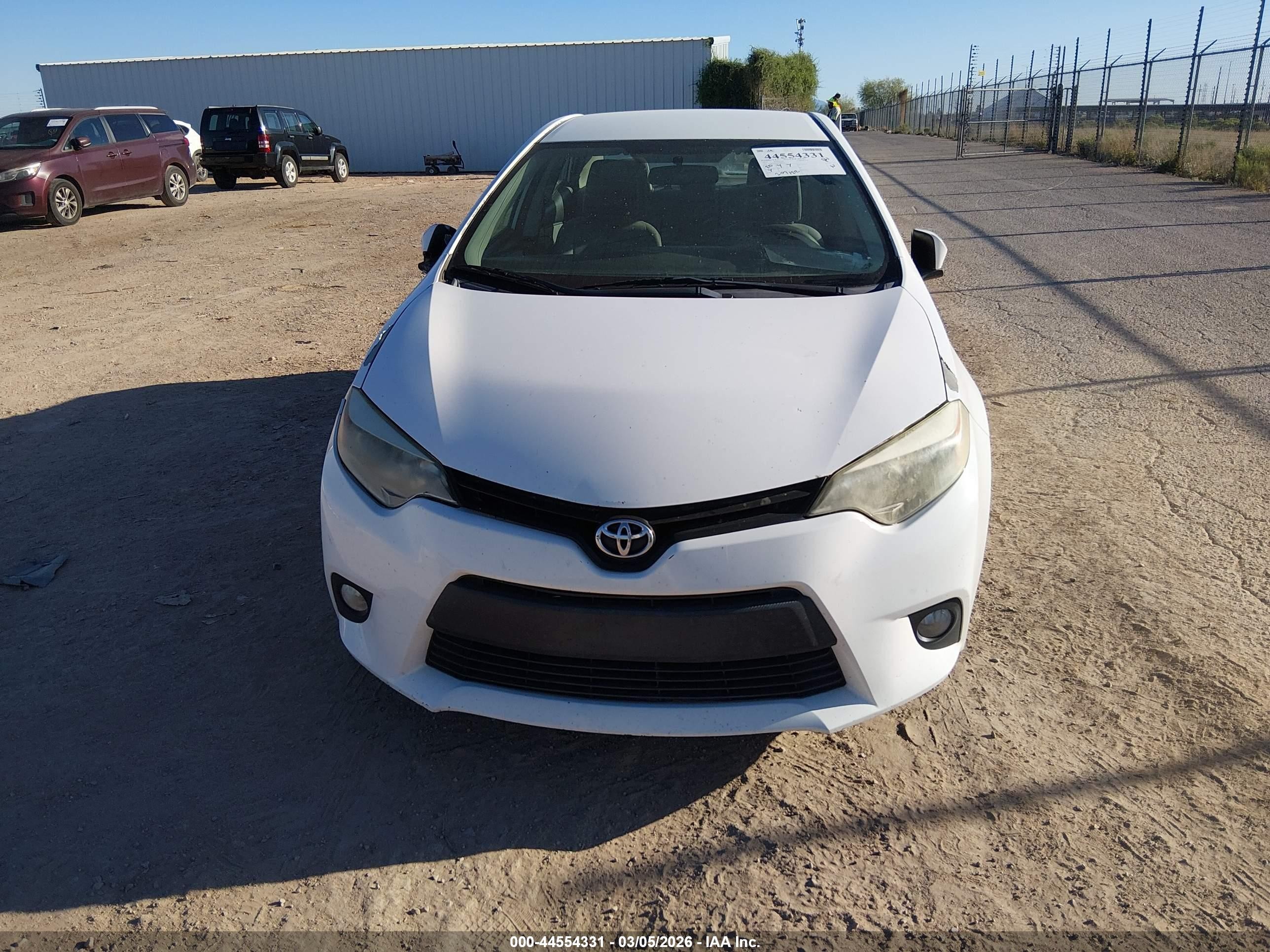 2014 Toyota Corolla Le Plus White vin: 5YFBURHE8EP008250