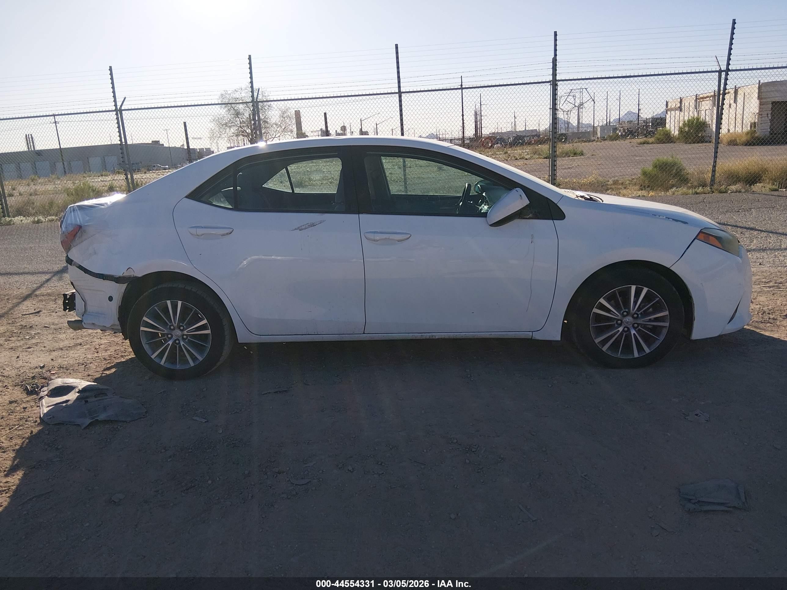 2014 Toyota Corolla Le Plus White vin: 5YFBURHE8EP008250