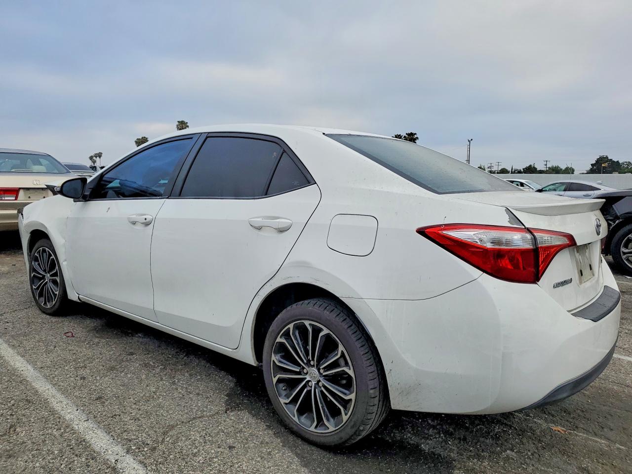2014 Toyota Corolla S Plus White vin: 5YFBURHE8EP015165