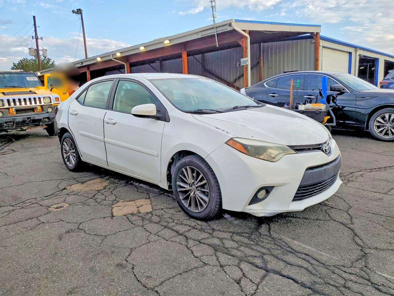 2014 Toyota Corolla Le Plus White vin: 5YFBURHE8EP028000
