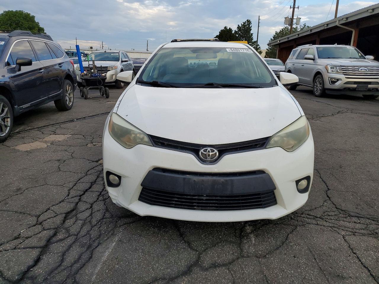 2014 Toyota Corolla Le Plus White vin: 5YFBURHE8EP028000